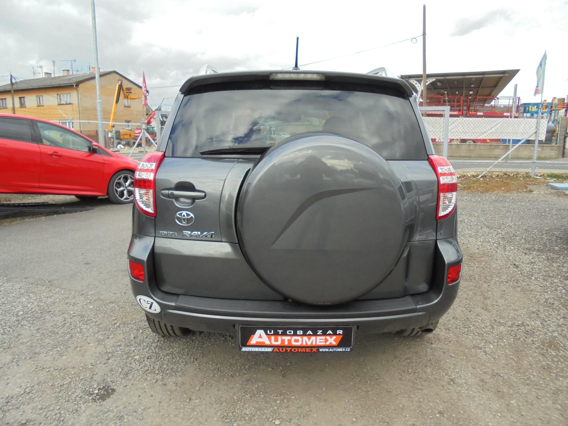 Toyota Rav4, 2.2 D-4D- 4x4- DIGIKLIMA- KŮŽE - fotka 6