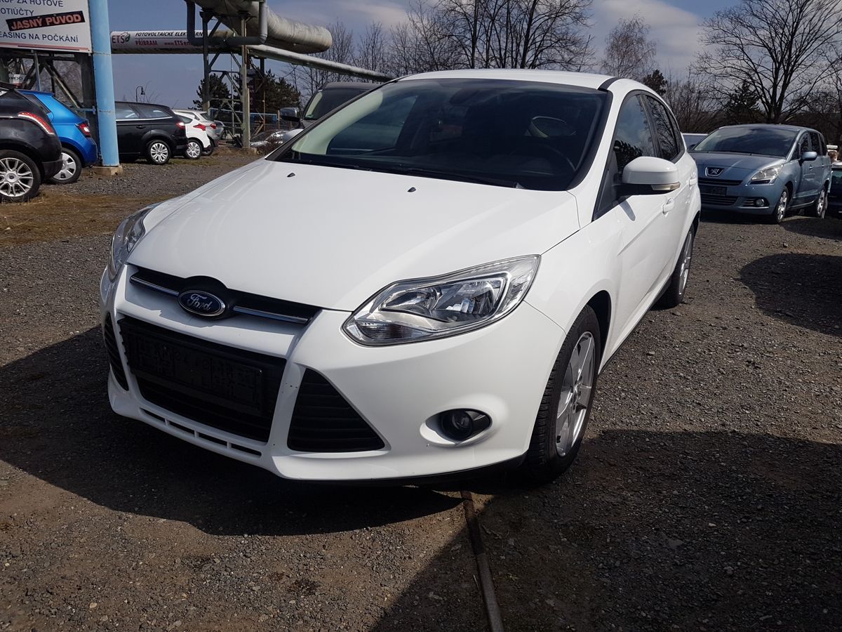 Ford Focus, 1.0i 74KW VÝHŘEV. SED. - fotka 3