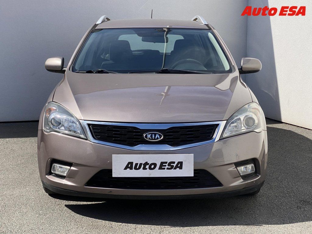 Kia Cee´d, 1.6 i,AC,tažné - fotka 2