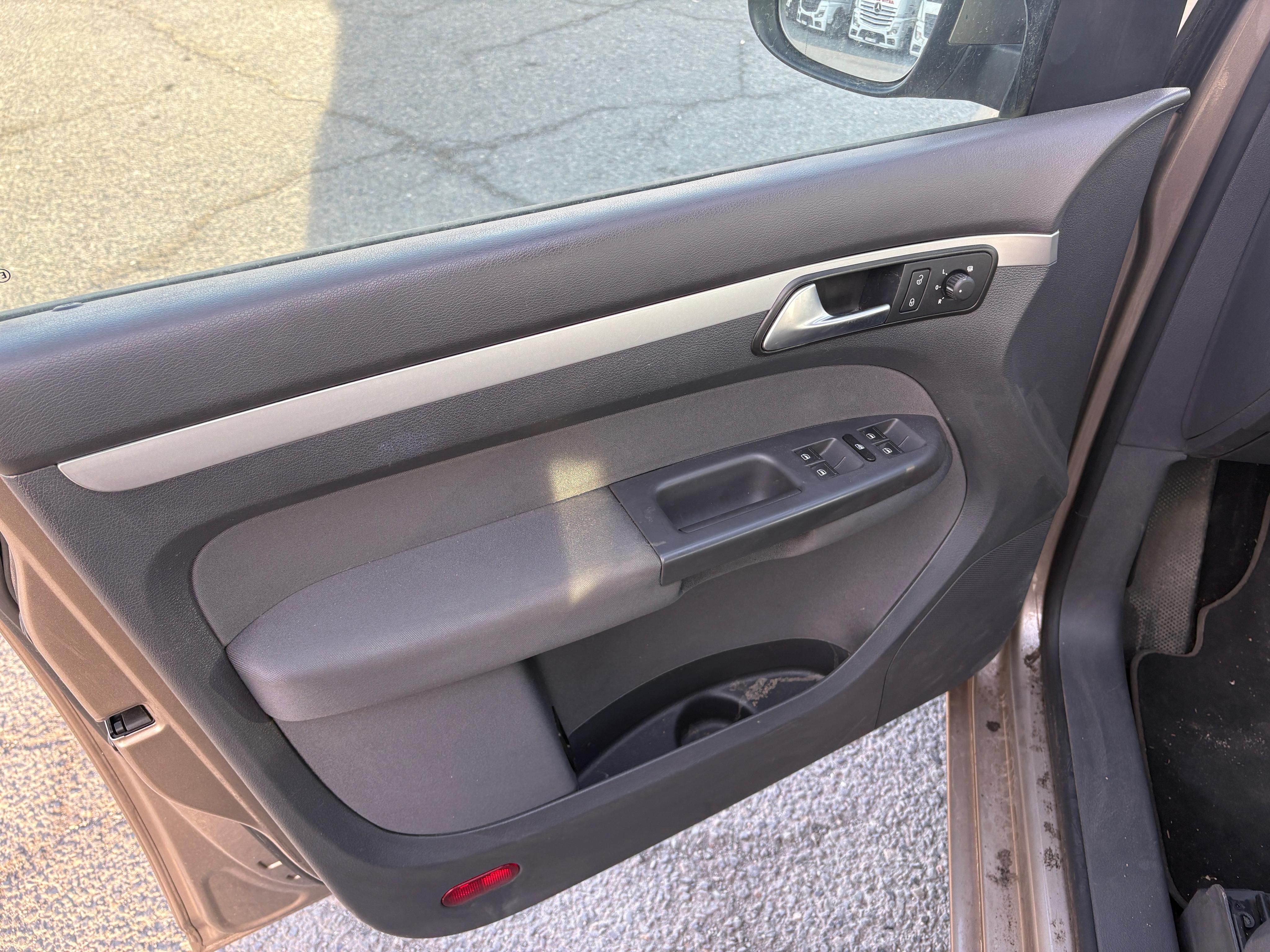 Volkswagen Touran, VW Touran 1,6 TDI - fotka 6