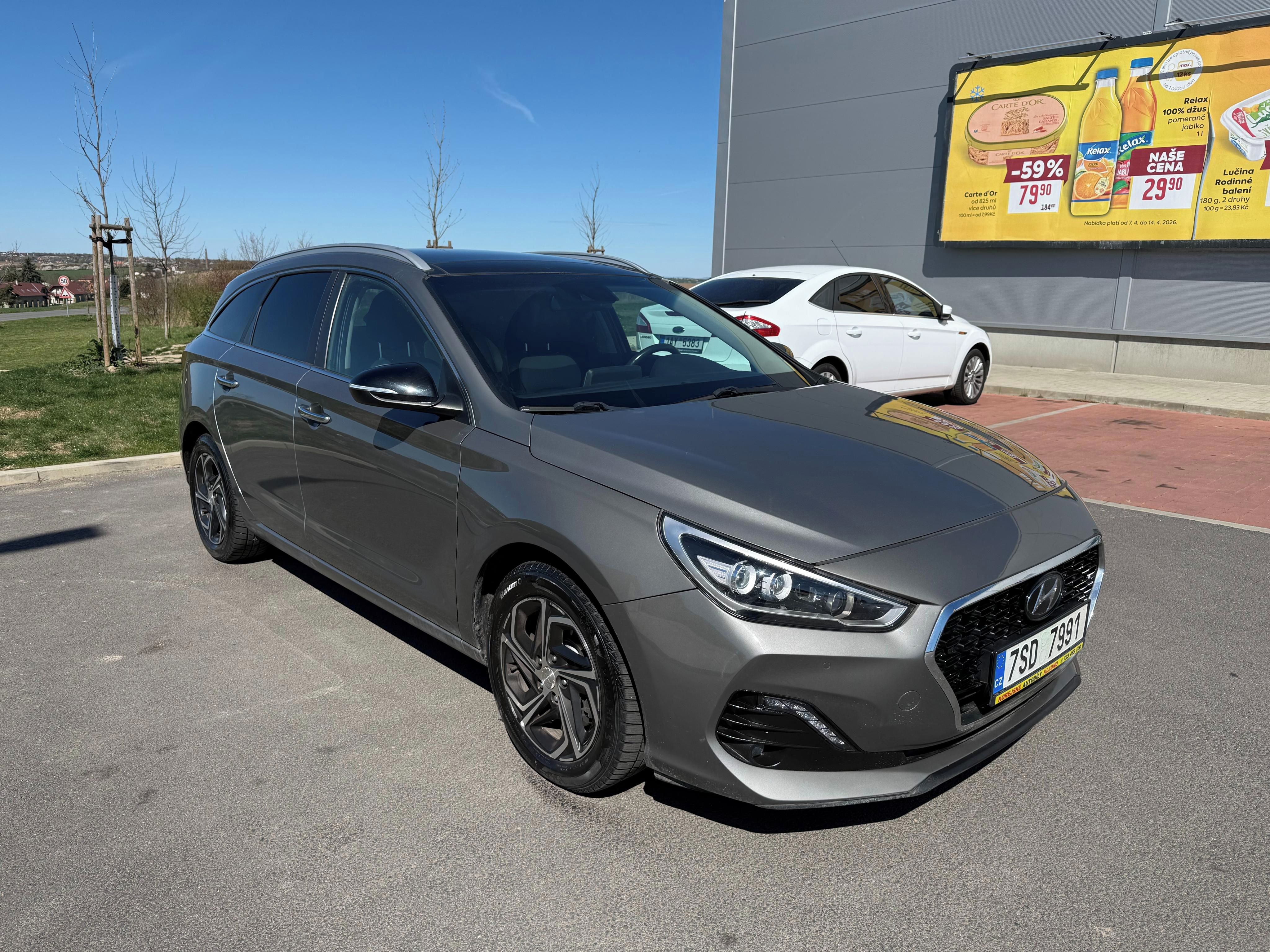 Hyundai i30, 1.4i 103kW maximální výbava - fotka 2