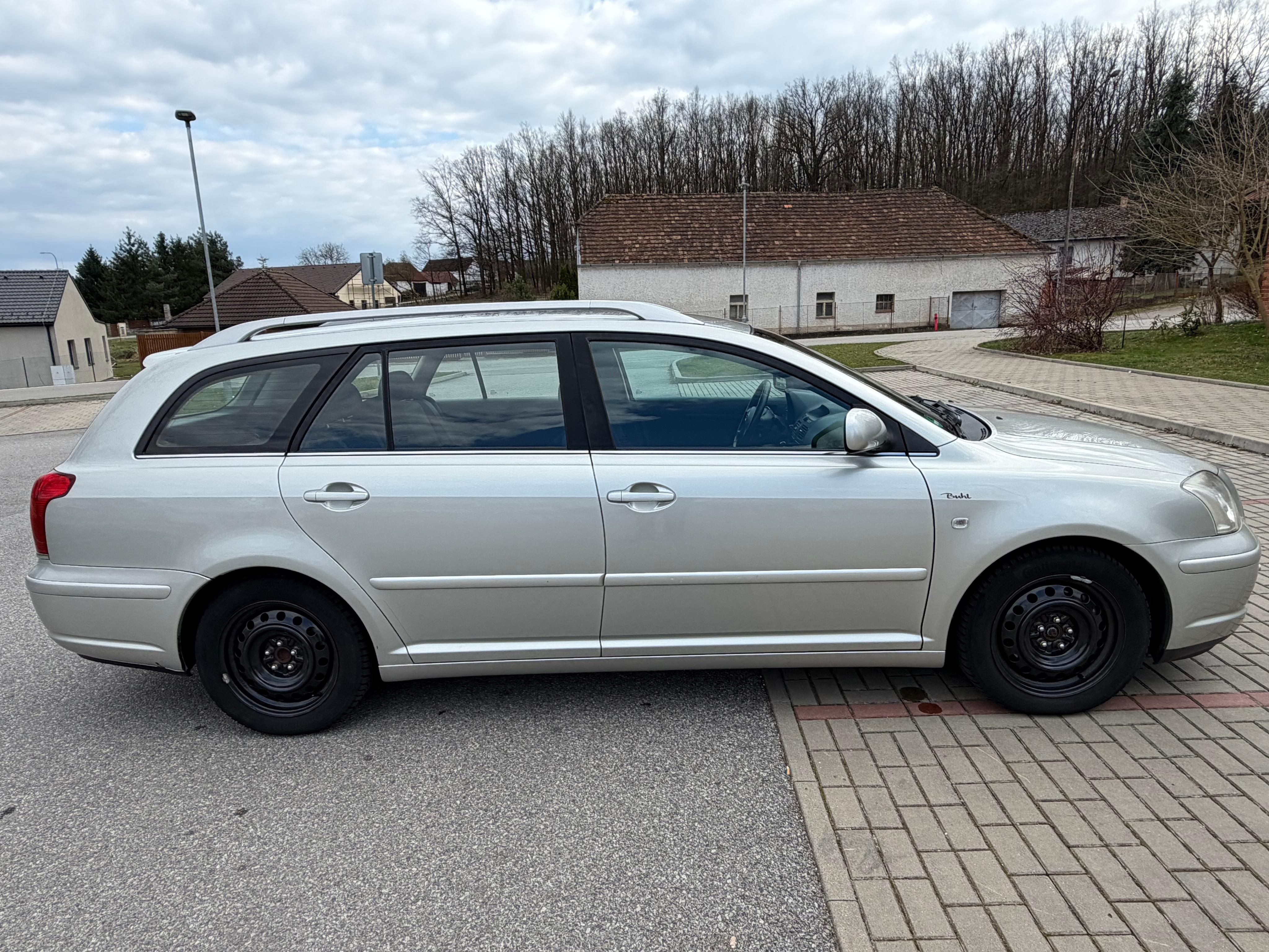Toyota Avensis, 2.0 benzín - fotka 4