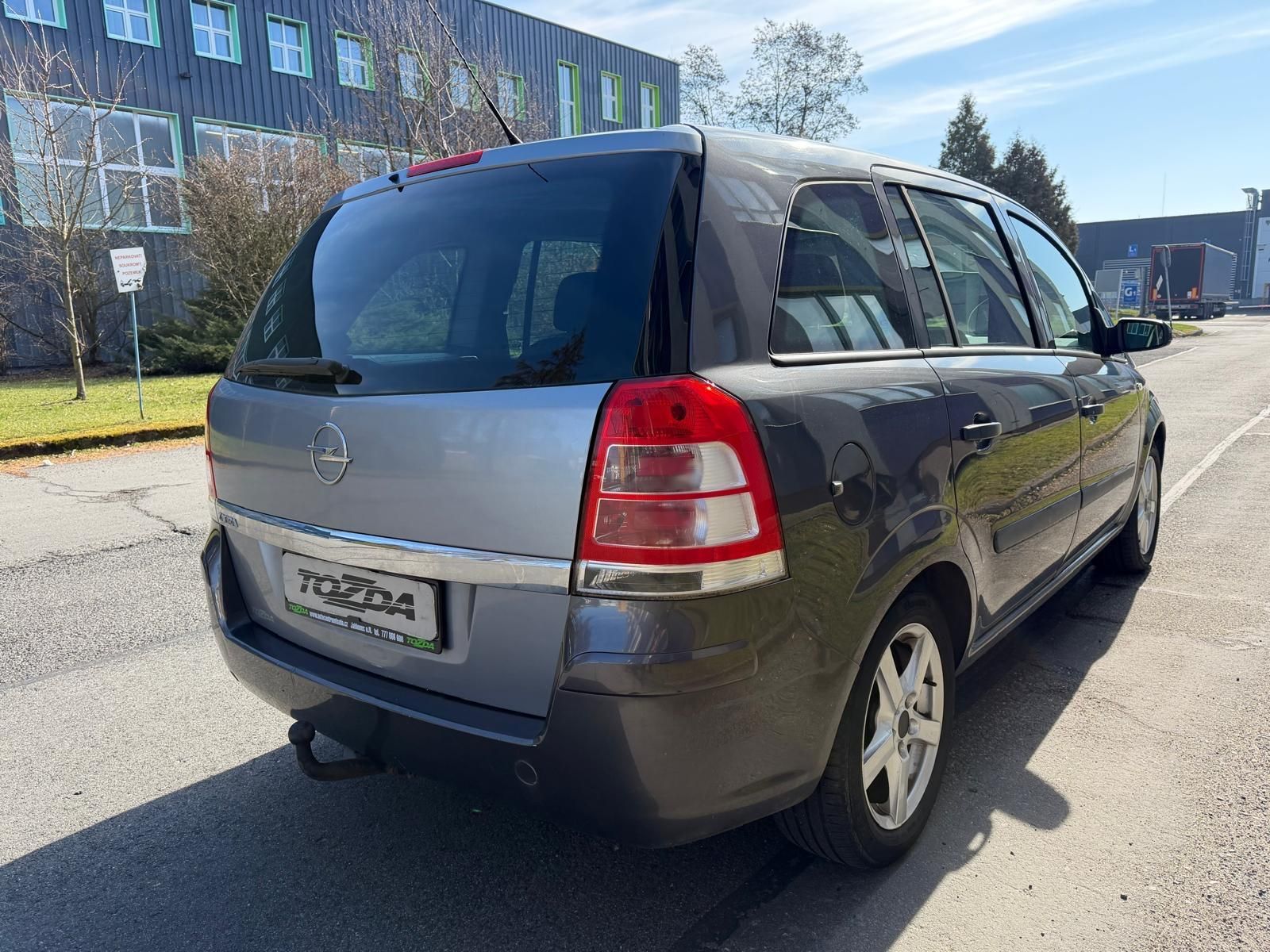Opel Zafira, 1,6 16V 7- místný + pneu - fotka 5
