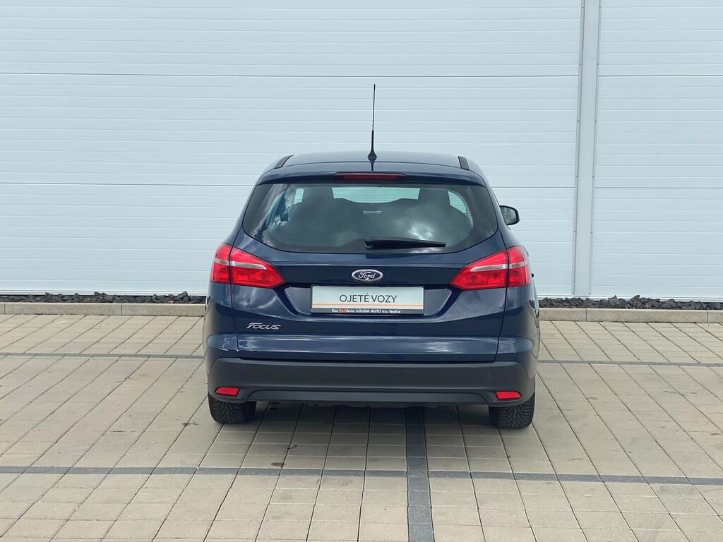 Ford Focus, Trend 1.6 Ti-VCT 77 kW - fotka 5