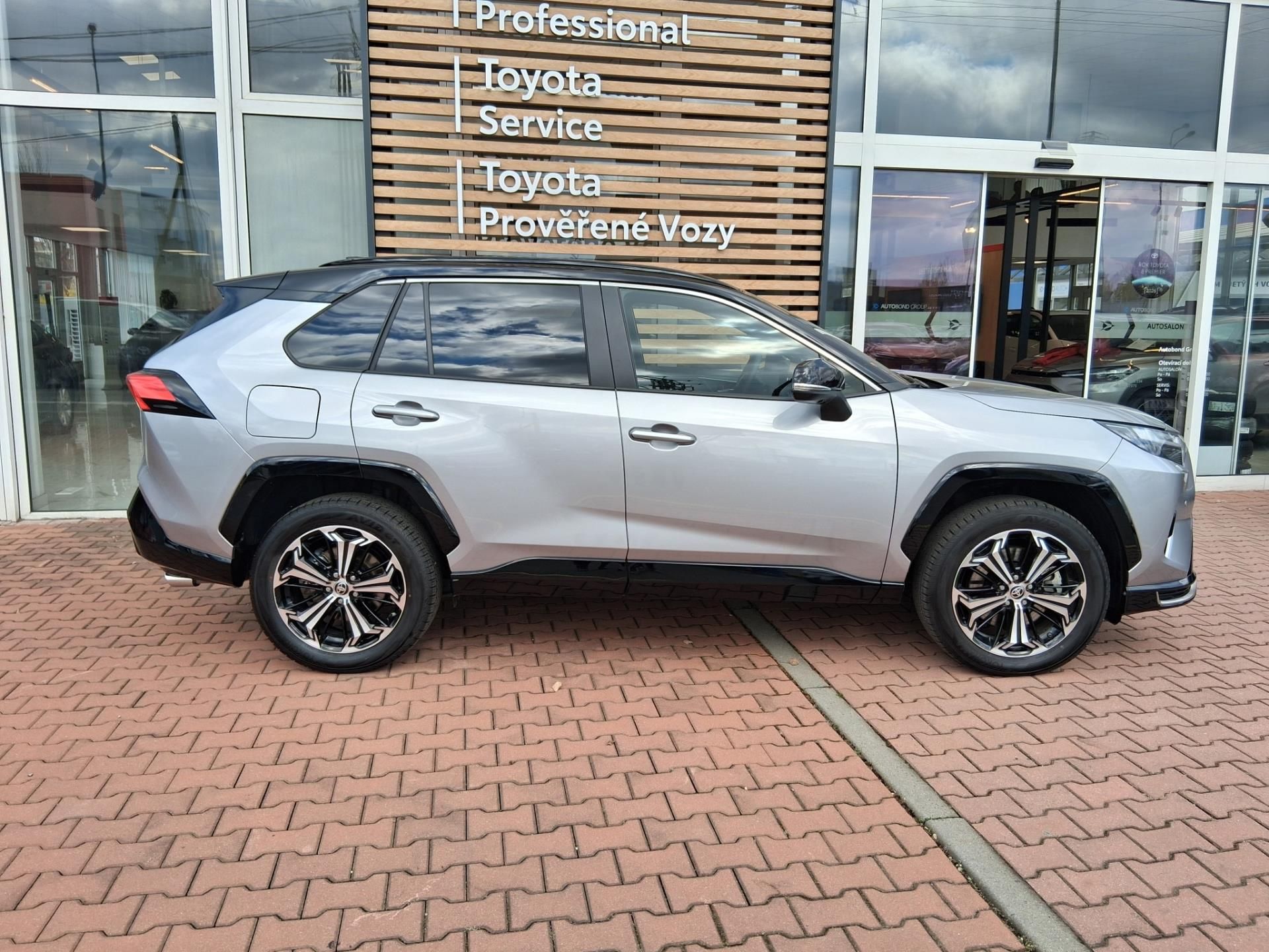 Toyota Rav4, 2,0 PHEV Selection 4x4 - fotka 3