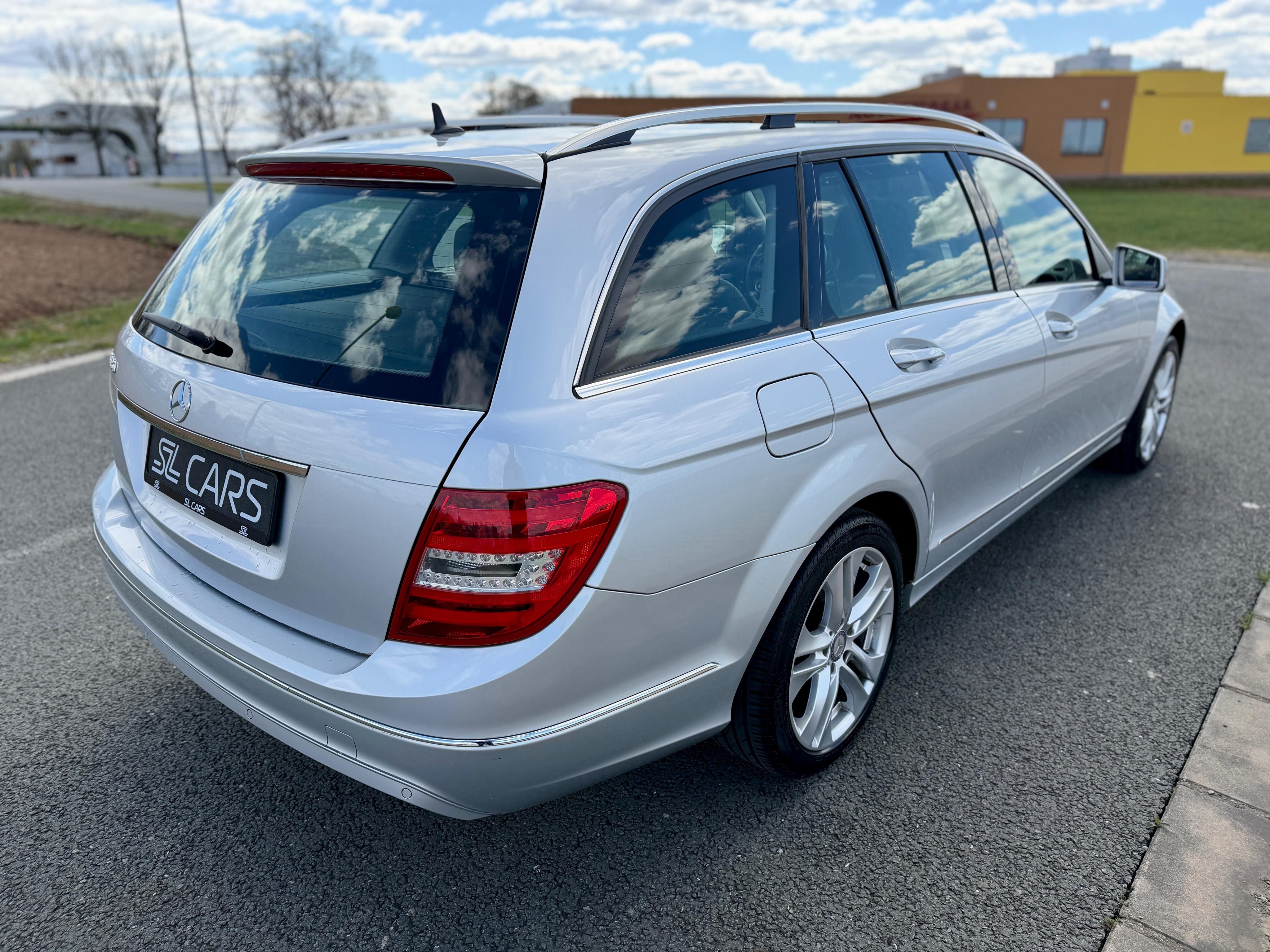 Mercedes-Benz Třídy C, 180 CGI 7G NAVIGACE SERVISKA - fotka 5