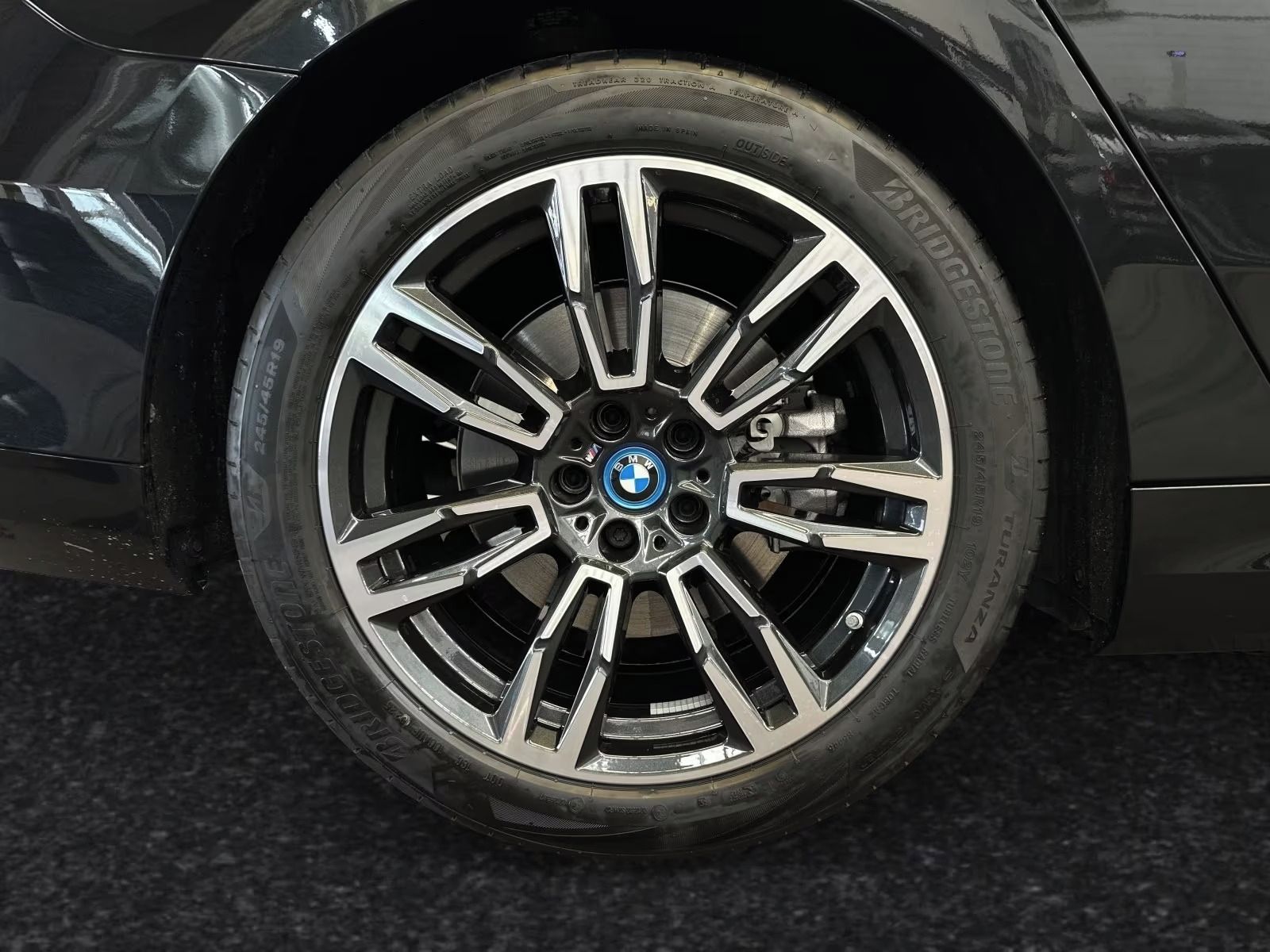 BMW Řada 5, 550e xDrive M Sport Panorama - fotka 5