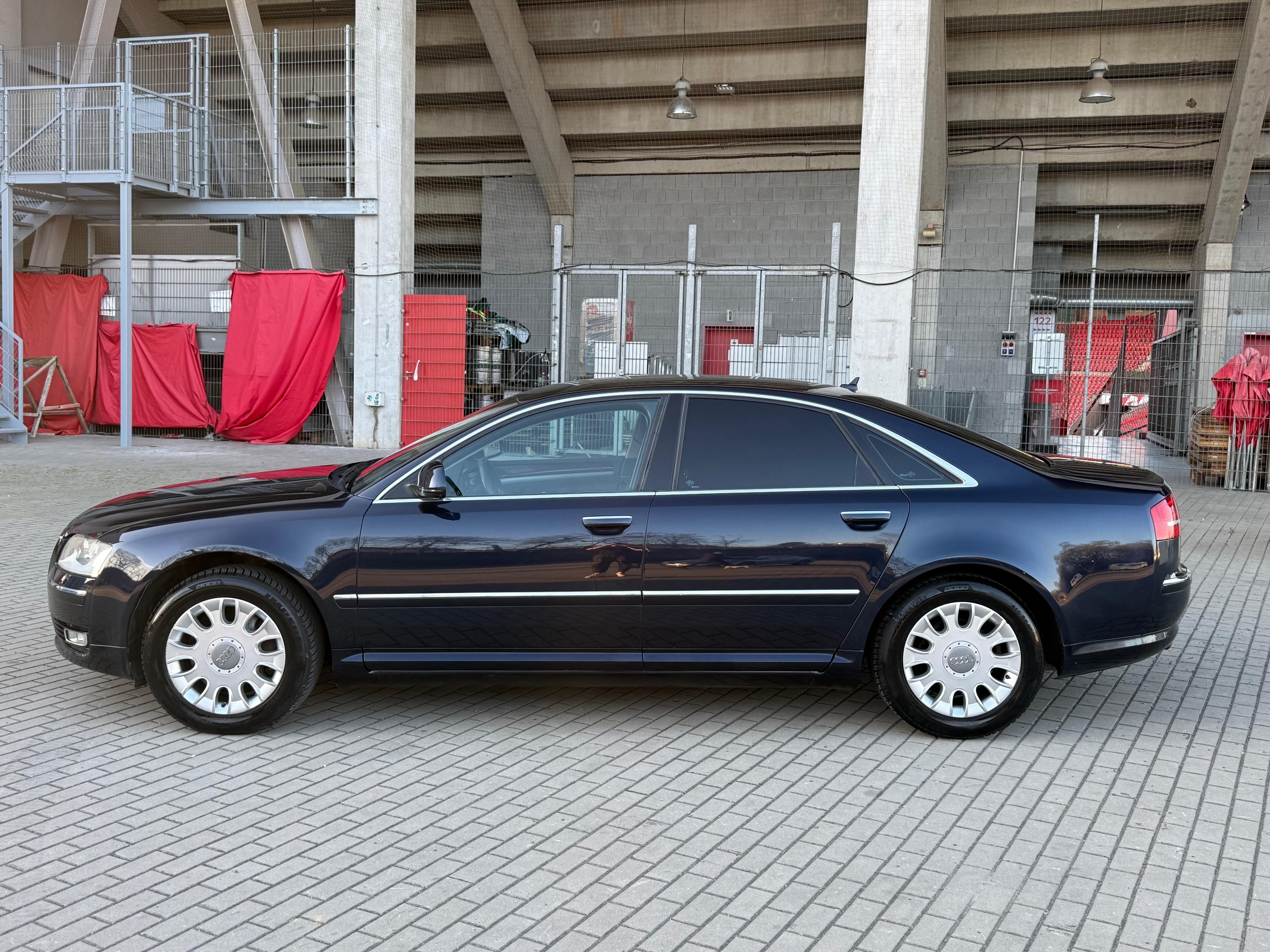Audi A8, 3.2 V6, 191kw 4x4 Původ ČR - fotka 2