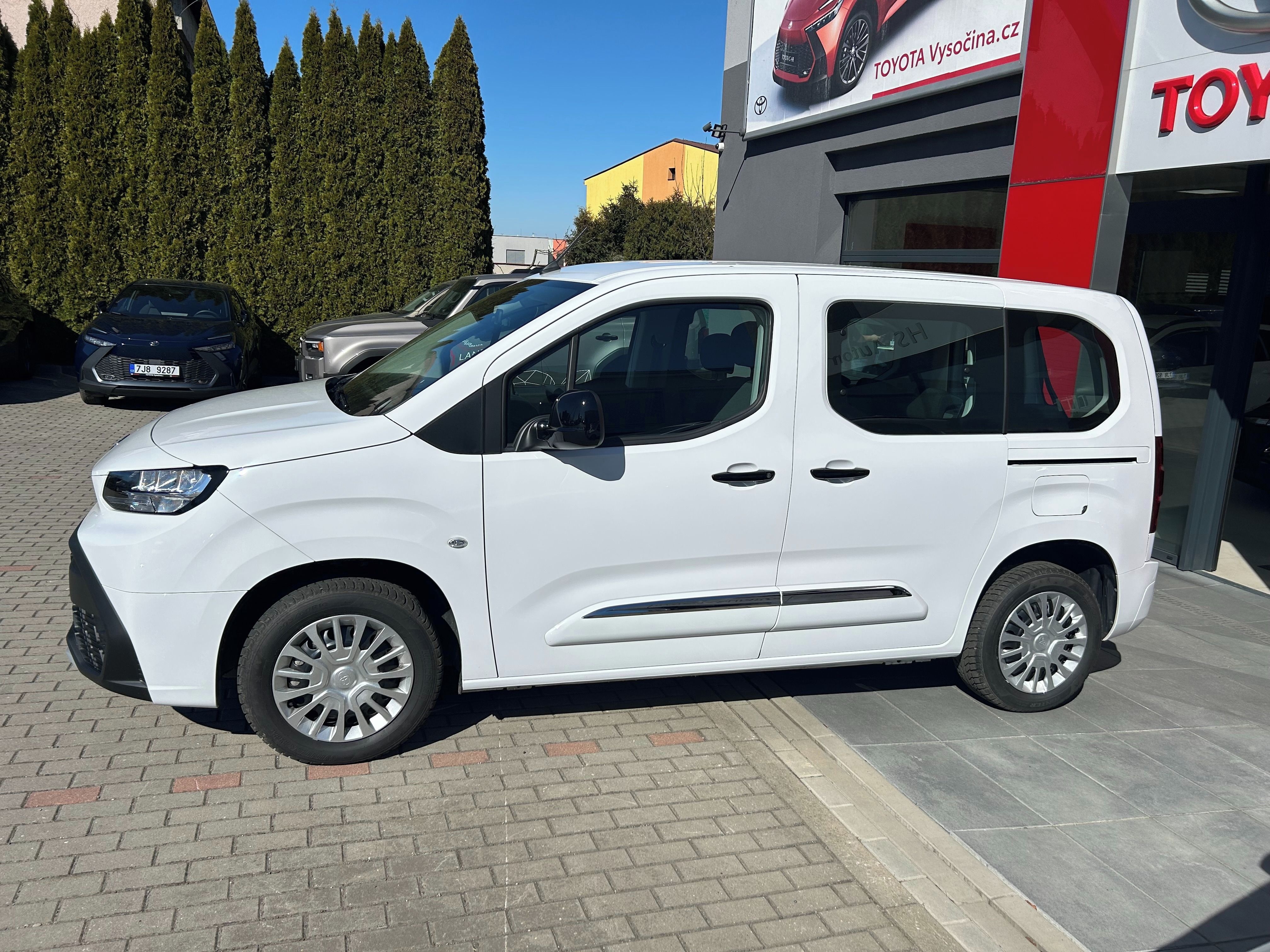 Toyota Proace City Verso, 1,5D 100 PS Short Busines - fotka 4