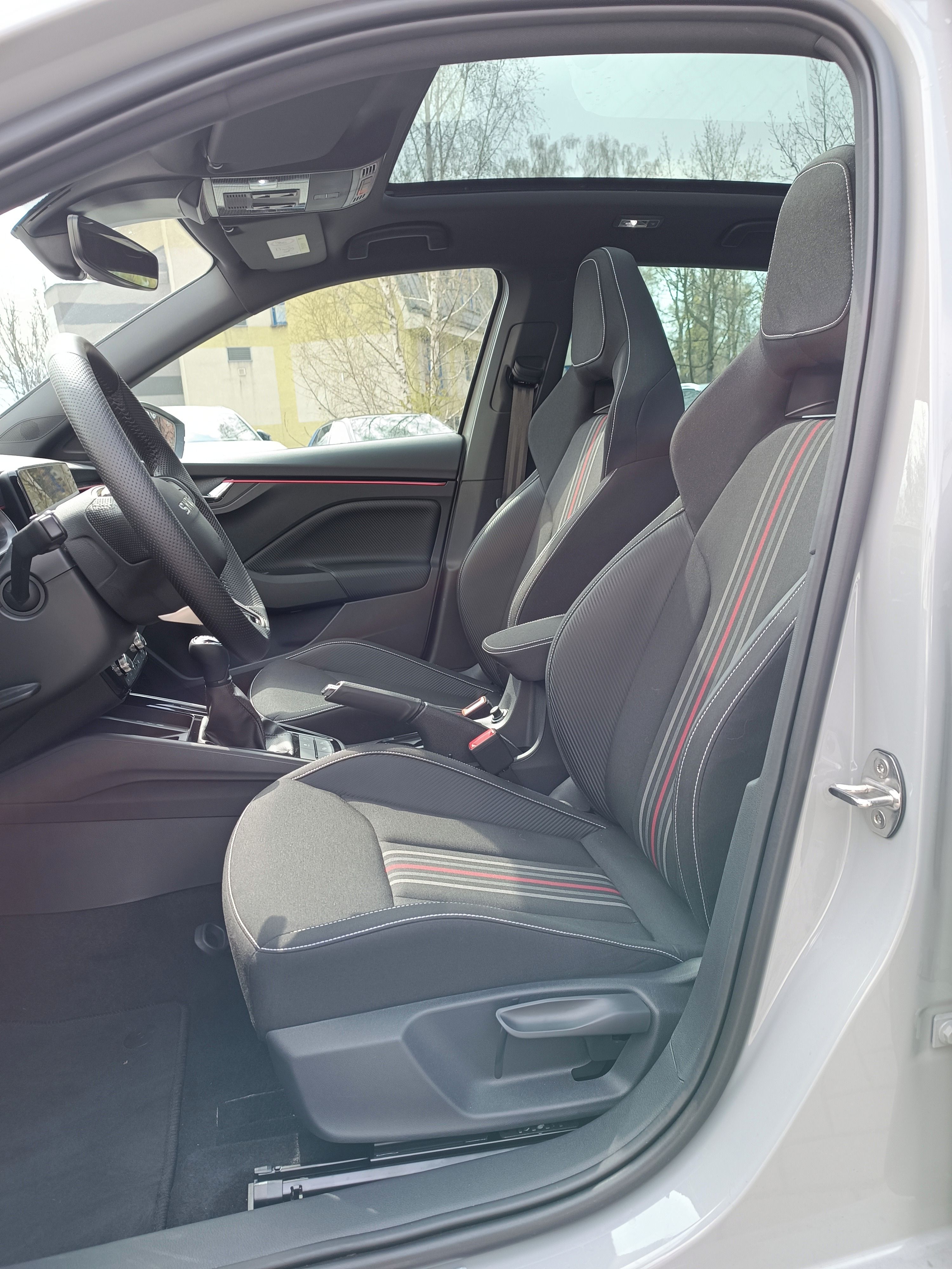 Škoda Scala, MontCarlo 1,5TSI 110kW 6st.man - fotka 5