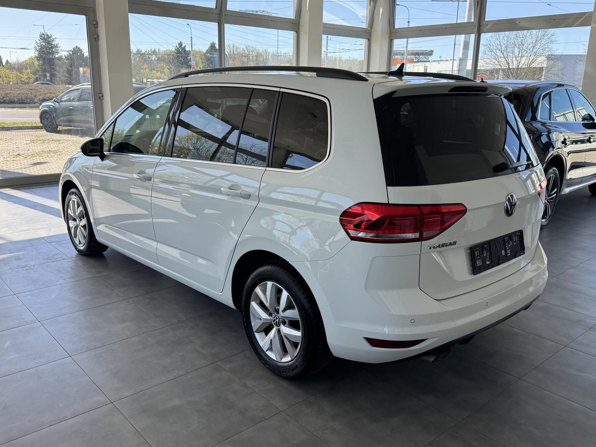 Volkswagen Touran, 2,0TDi DSG NAVIGACE KAMERA ACC - fotka 5