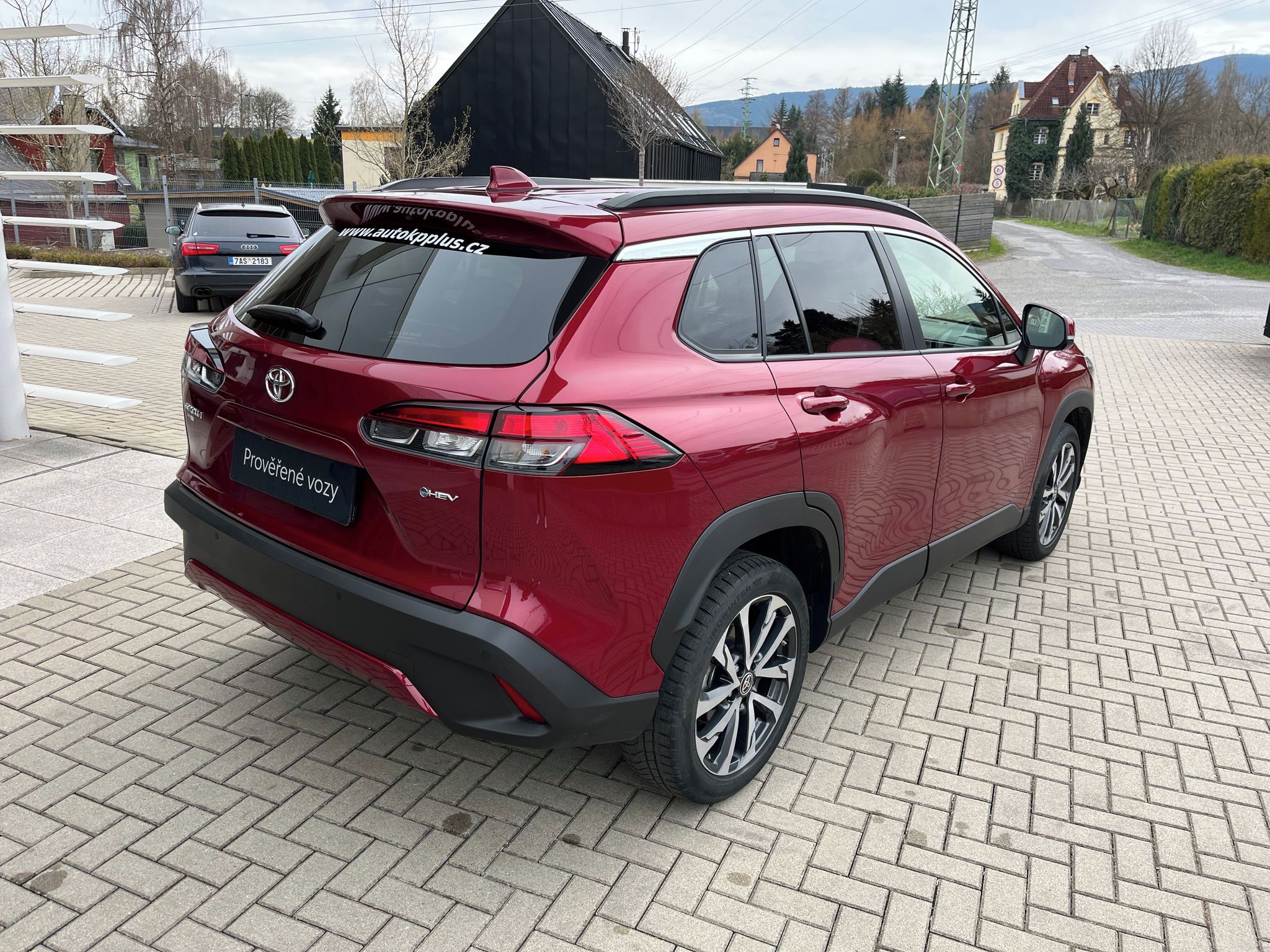 Toyota Corolla Cross, 1.8 Hybrid e-CVT Style Tech - fotka 6