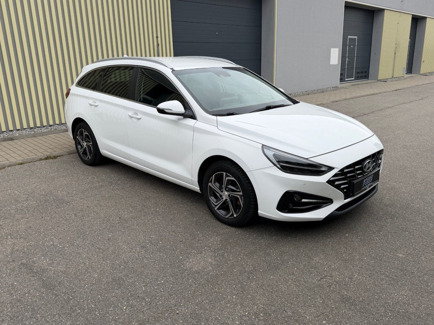 Hyundai i30, Com. 1.6CRDi ČR! 1.maj.! STYLE - fotka 4