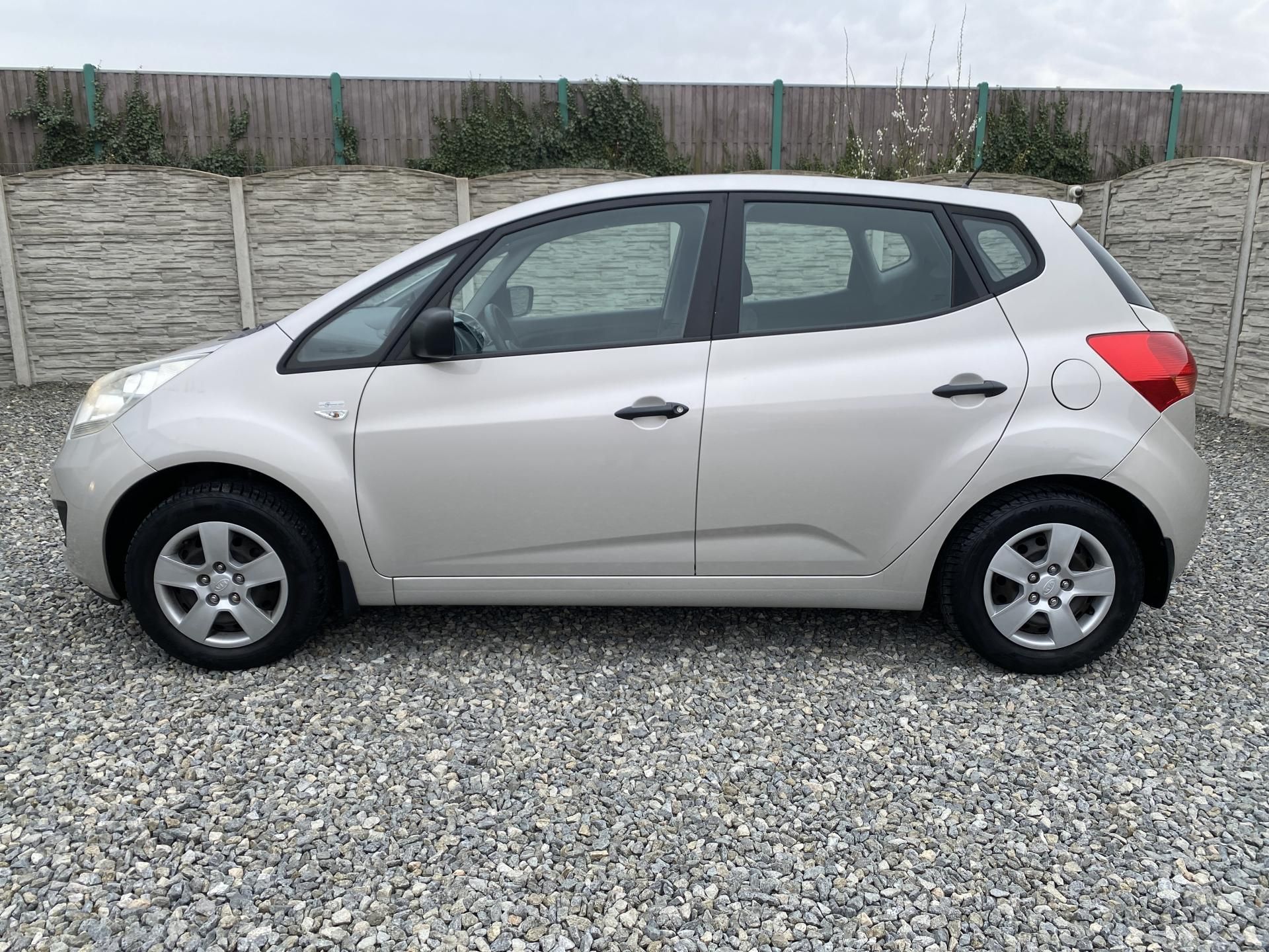 Kia Venga, 1.4i 16v 90PS KLIMA SERVIS!!! - fotka 5