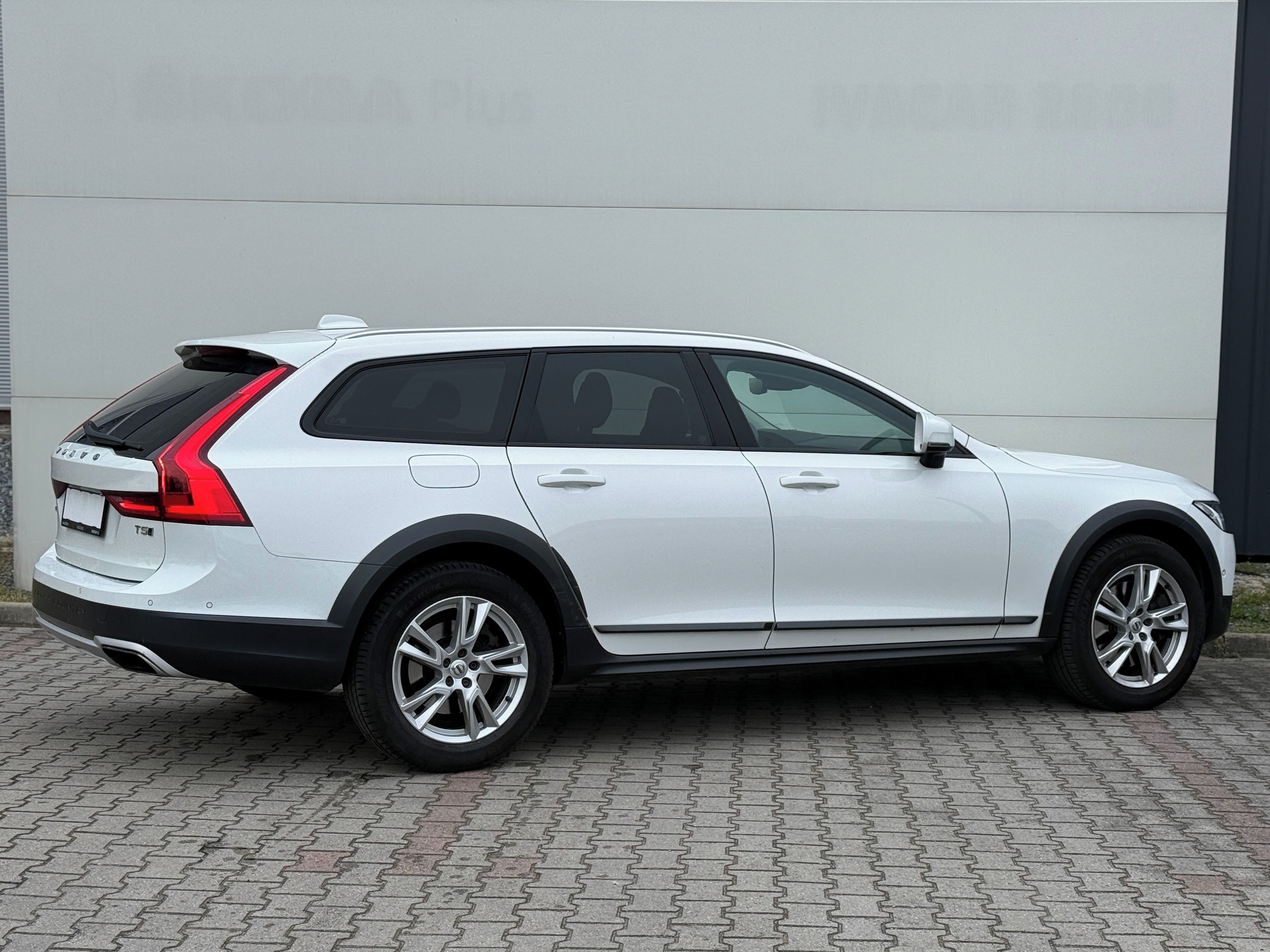 Volvo V90, 2.0i 187 kW CROSS COUNTRY - fotka 2