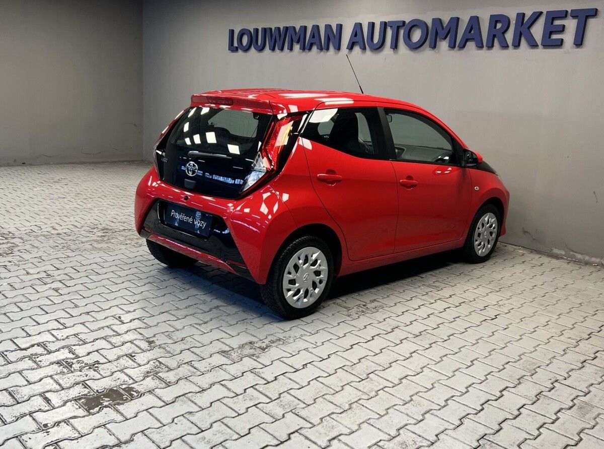Toyota Aygo, 1,0i AT X-play - fotka 2
