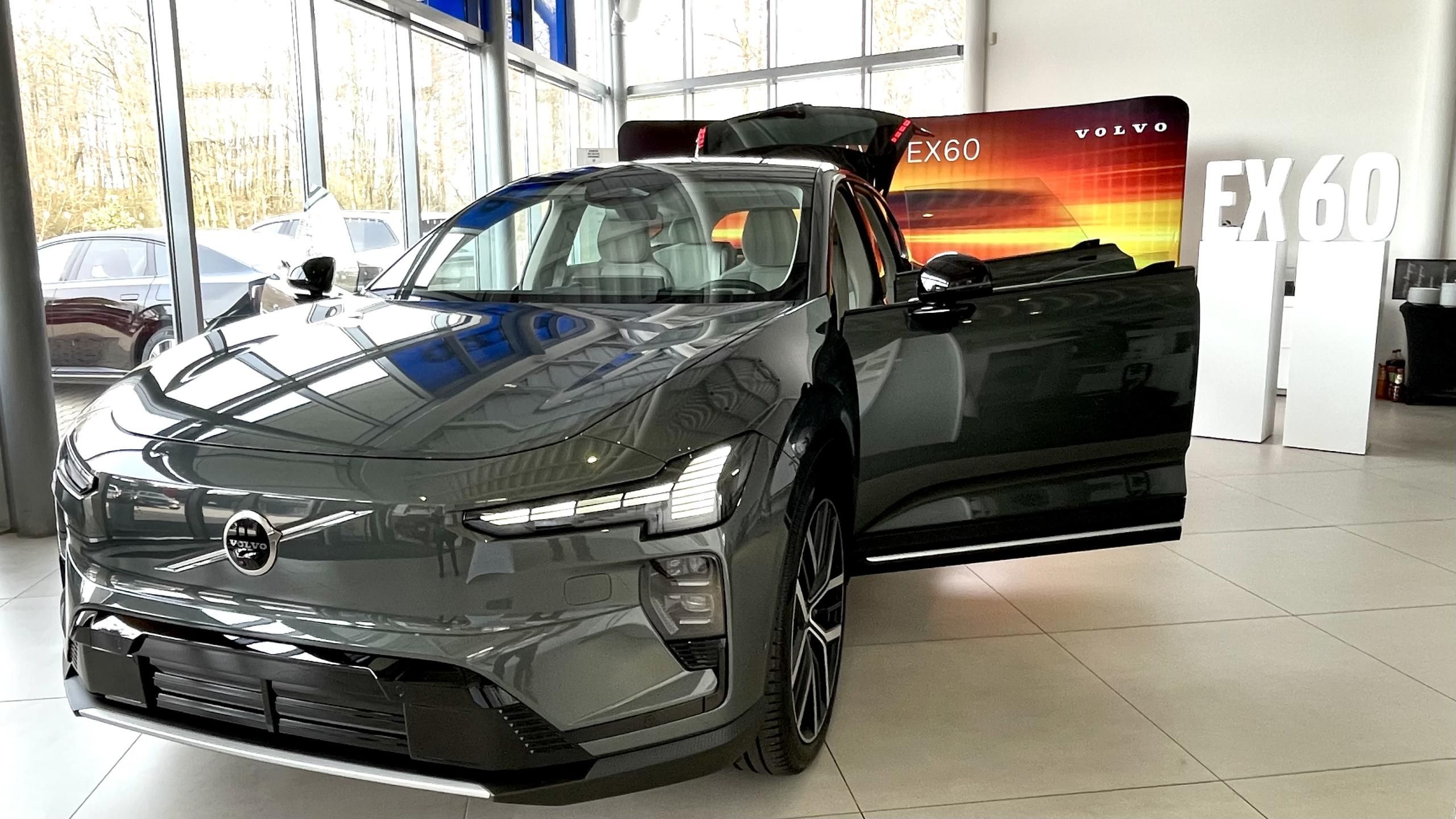 Volvo EX60, P10 AWD - fotka 6