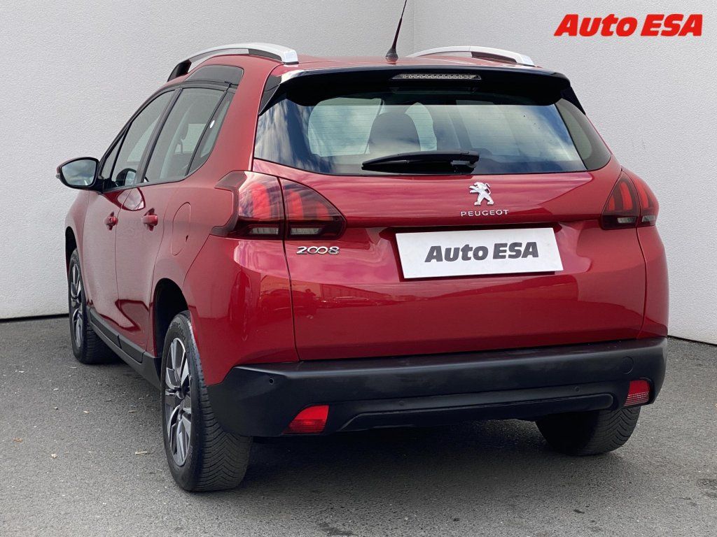 Peugeot 2008, 1.2 PT,ČR,Allure - fotka 6