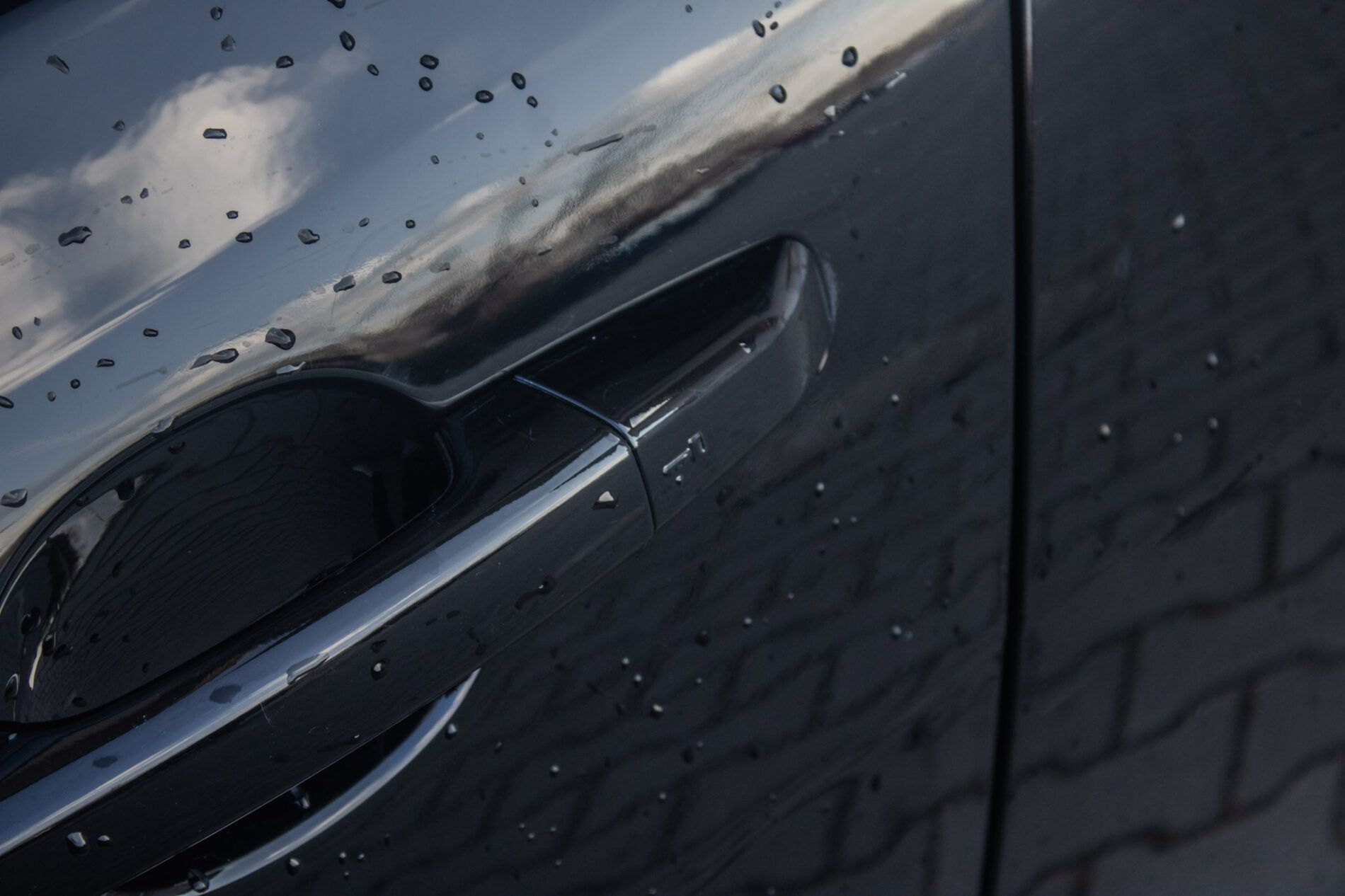 Jaguar XE - fotka 4