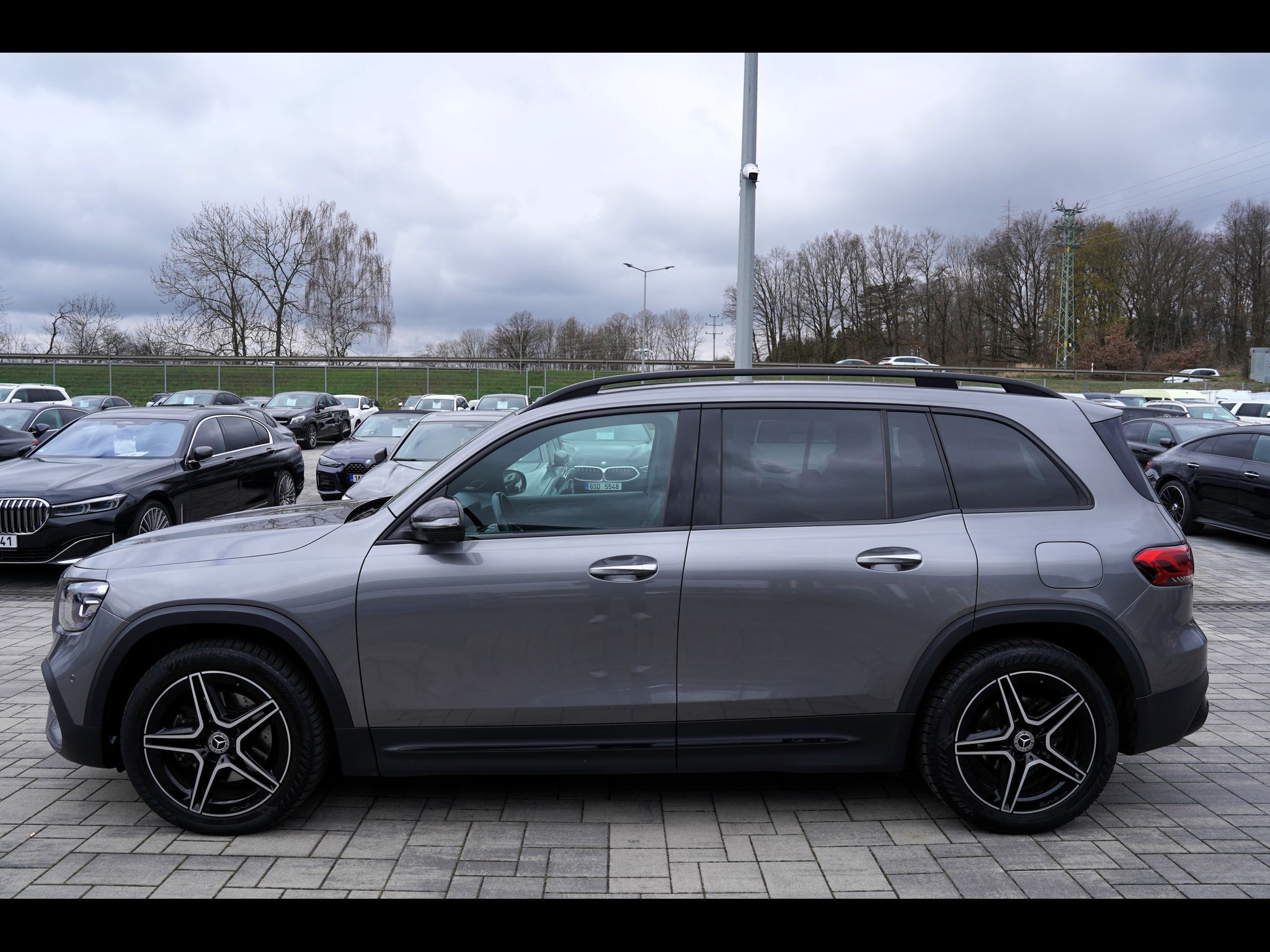 Mercedes-Benz GLB, 200d 4Matic/AMG/AT/150 PS/Led - fotka 3