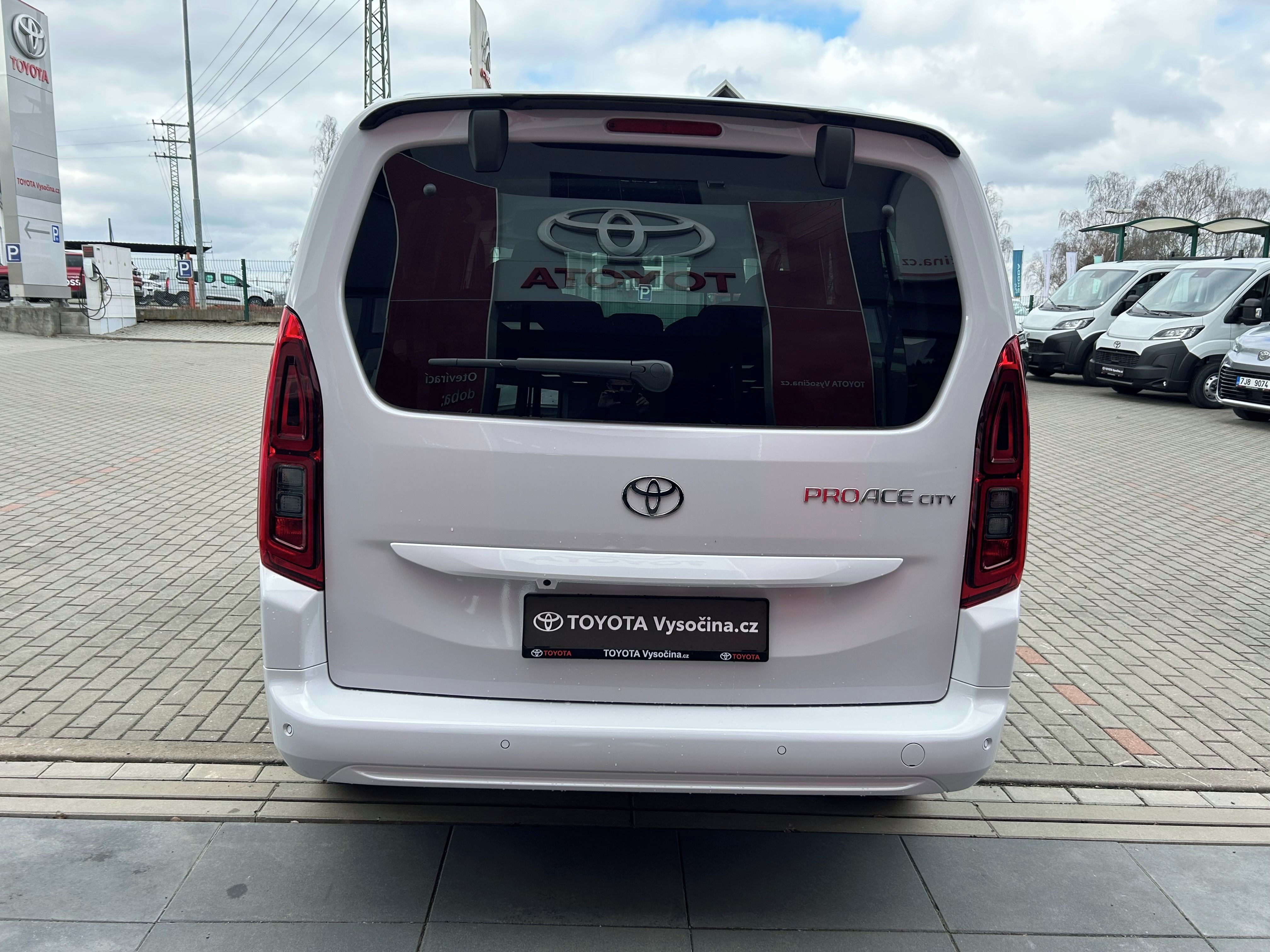 Toyota Proace City Verso, Long 1,5D 130PS Family 7Míst - fotka 4
