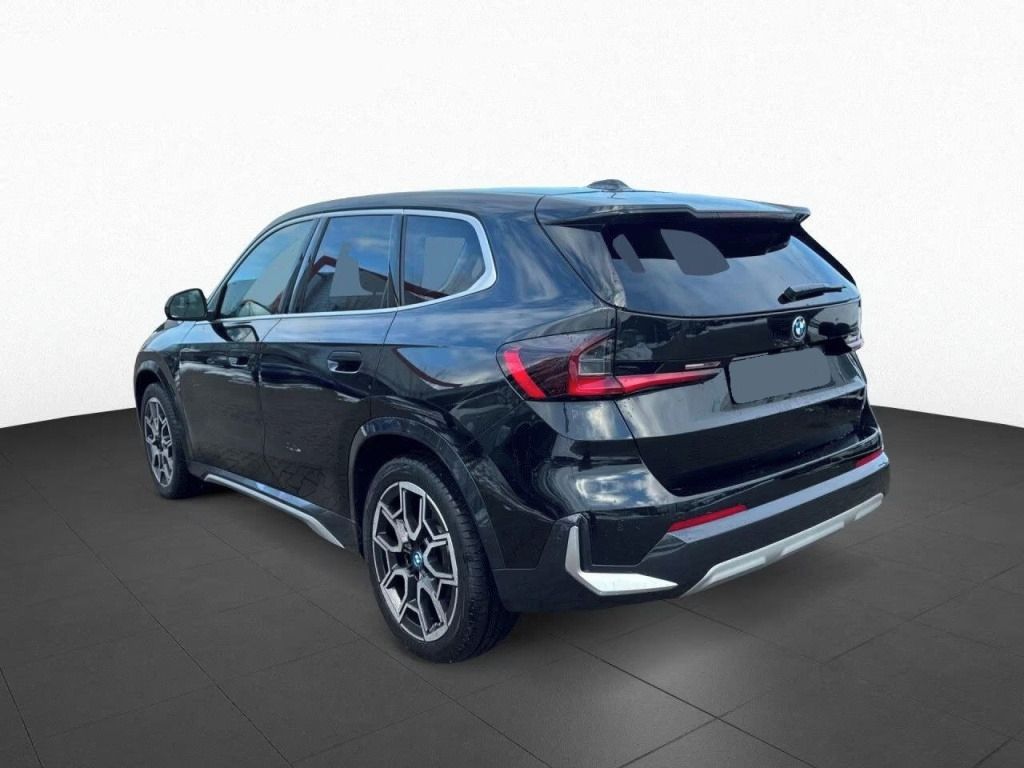 BMW iX1, xDrive 30 xLine*Kamera*Kůže* - fotka 2