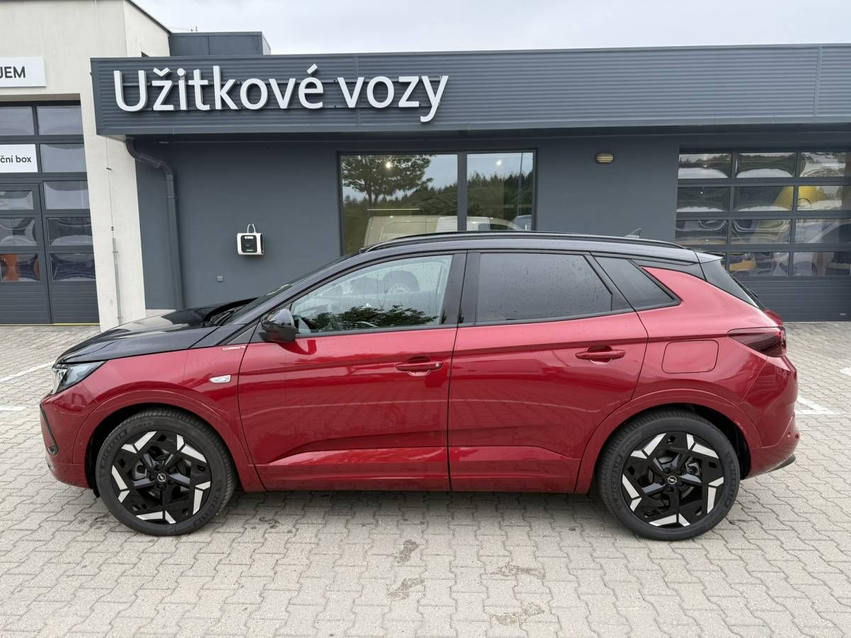 Opel Grandland, GSe Plug In Hybrid 1.6 TURBO 4 - fotka 2