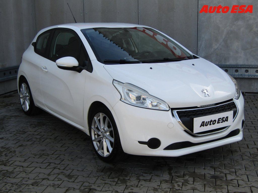 Peugeot 208, 1.2 VTi,AC,temp