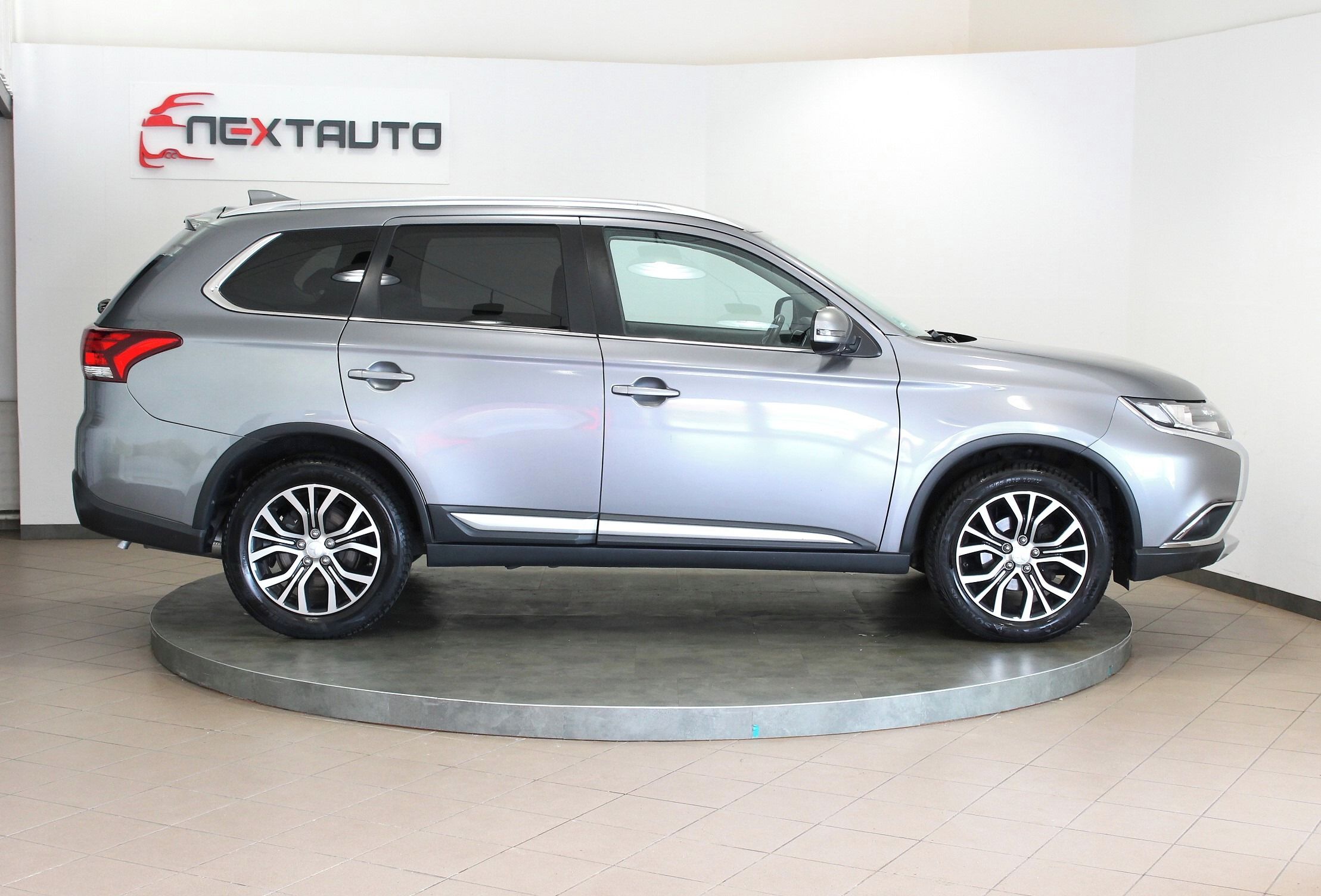 Mitsubishi Outlander, 2.0 ClearTec 110kW EDITION 100 - fotka 6