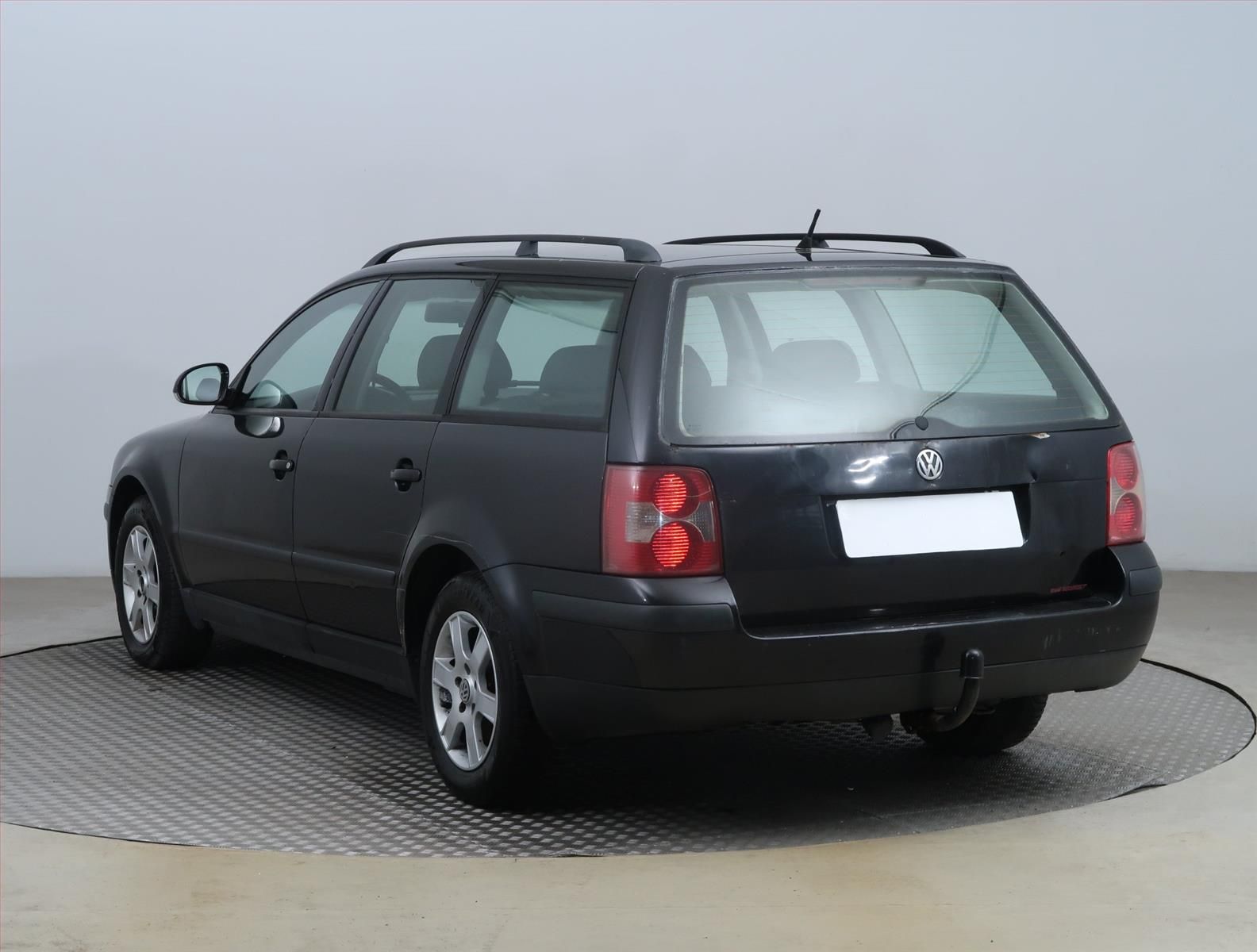 Volkswagen Passat, 1.9 TDI, po STK, Tažné, Klima - fotka 4