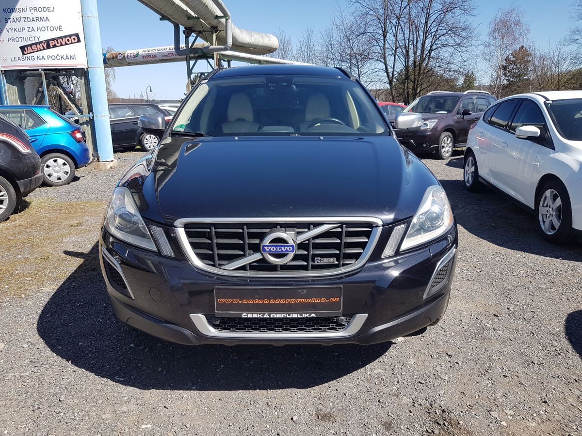 Volvo XC60, 2.4 AWD 151KW D5 R-DESIGN - fotka 2