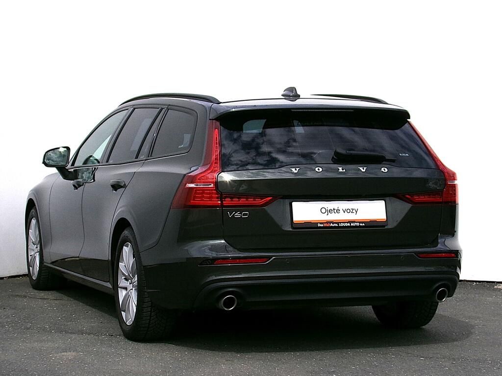 Volvo V60, Momentum 2.0 140 kW - fotka 6