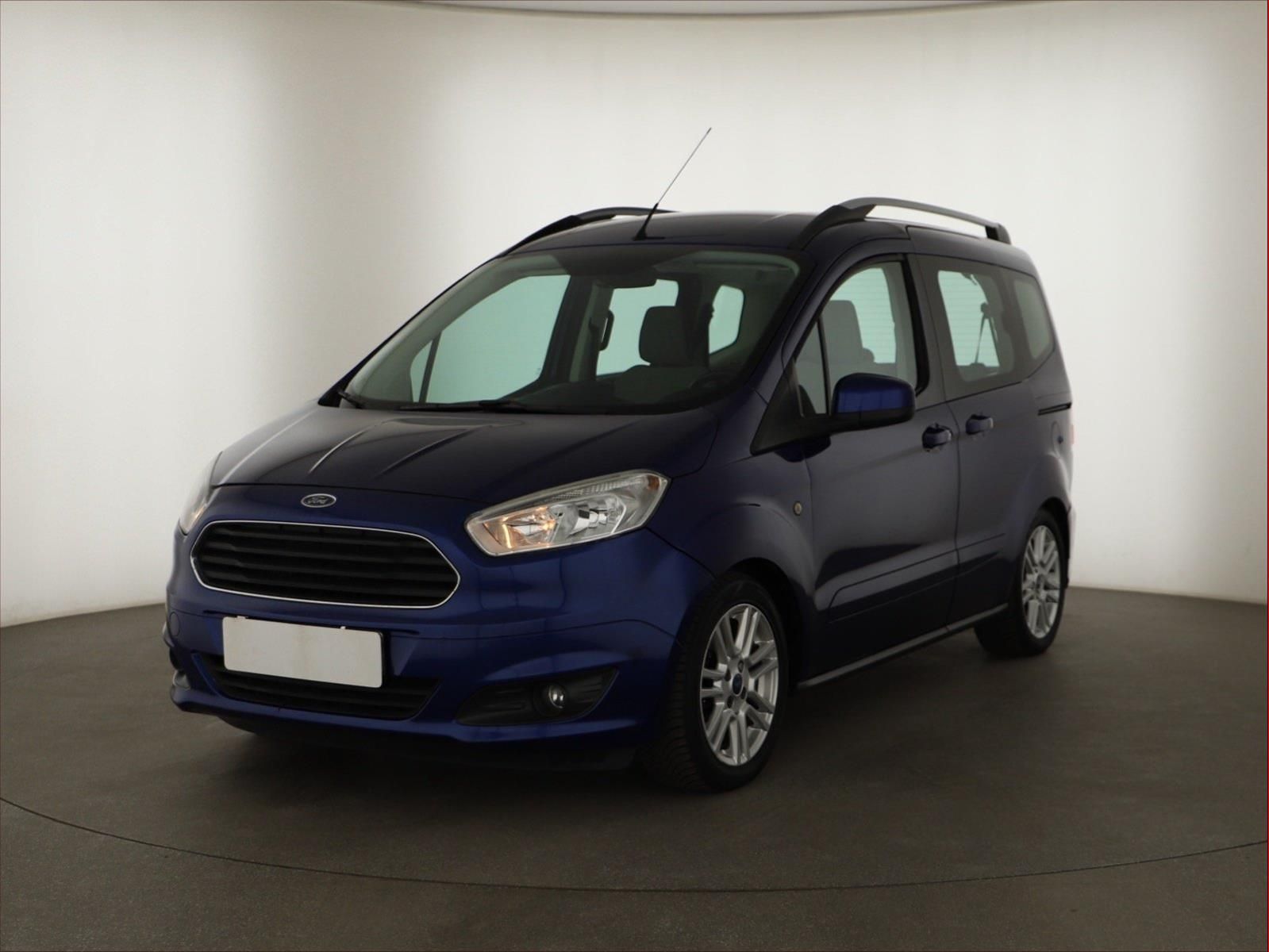 Ford Tourneo Courier, 1.6 TDCi, 5 míst, Titanium - fotka 2