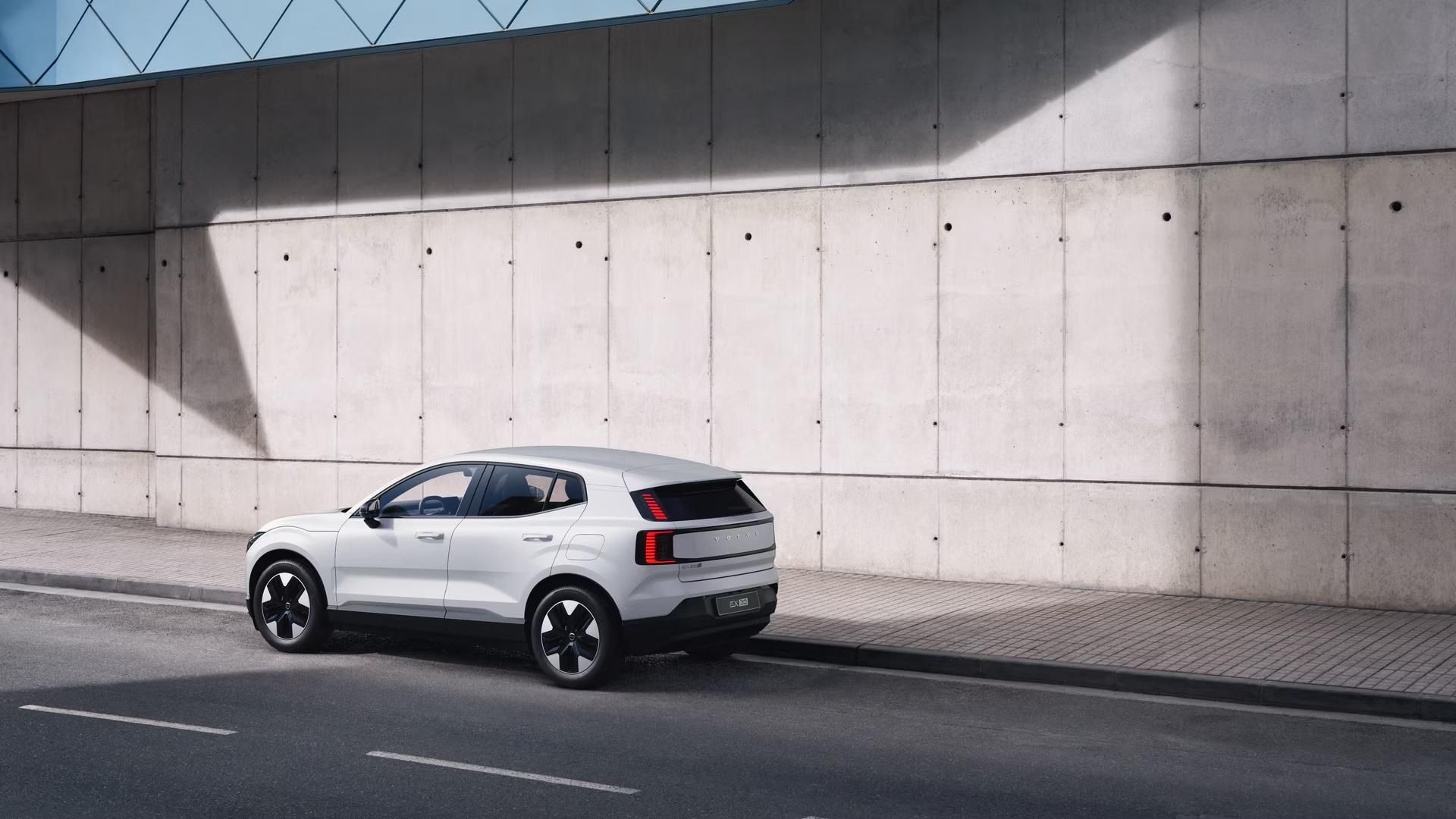 Volvo EX30, P5 LONG RANGE ELETRIC PLUS - fotka 2