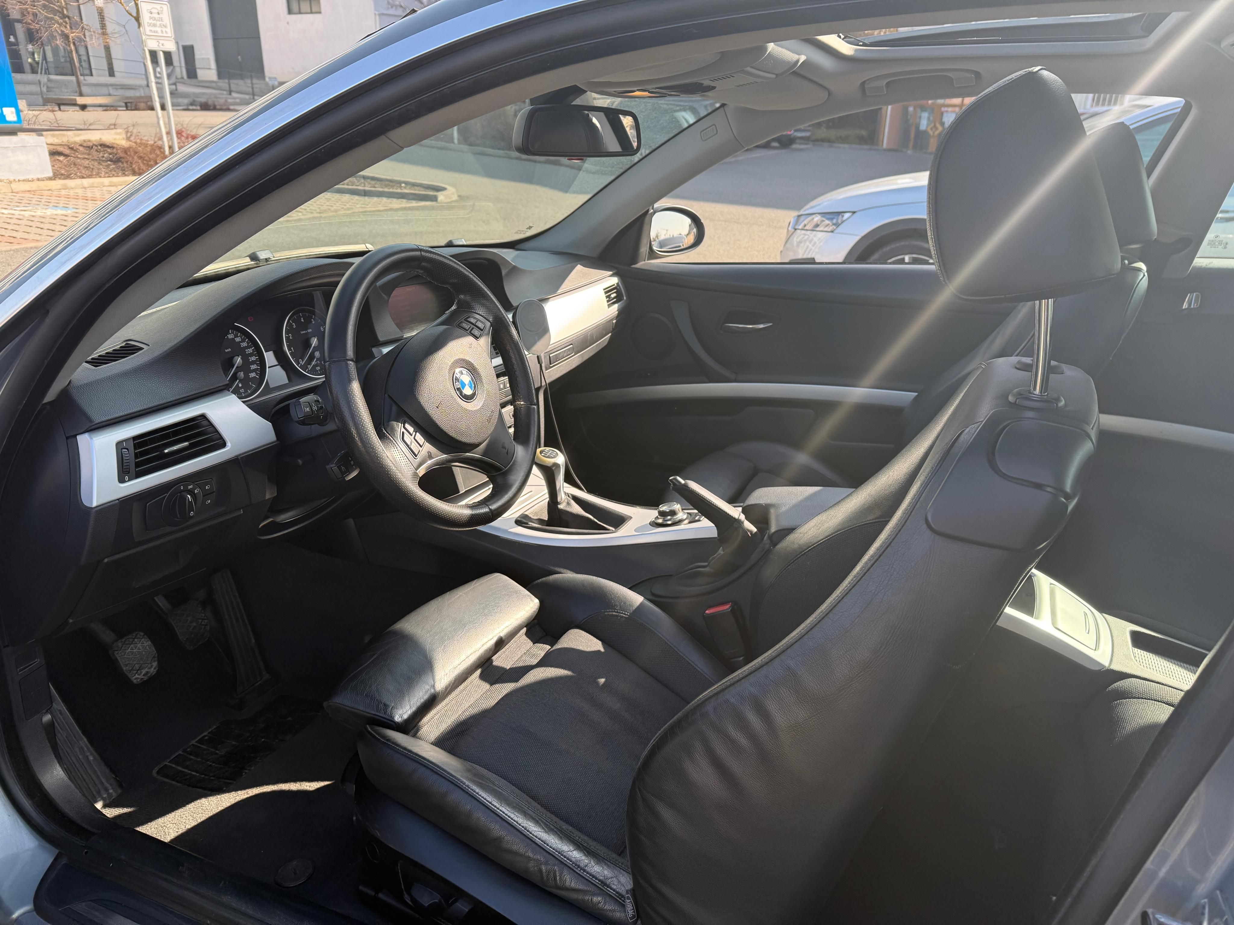 BMW Řada 3, BMW 325i, N52, manuál - fotka 4