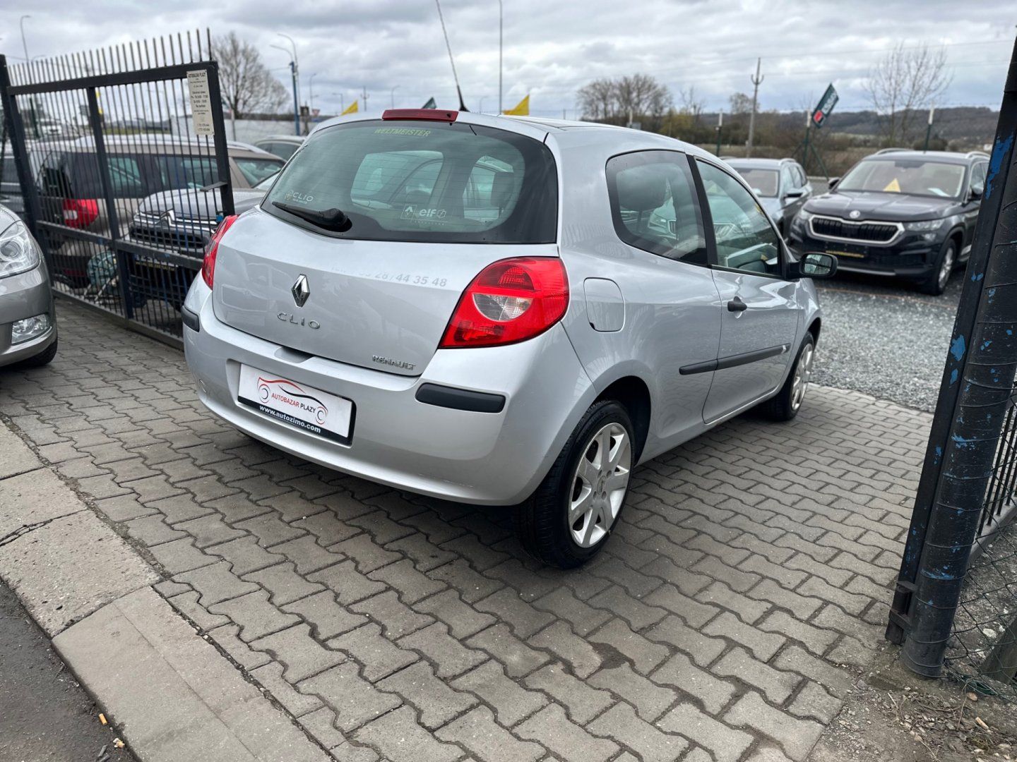 Renault Clio, 1.2i 100%KM, PĚKNÝ STAV - fotka 4