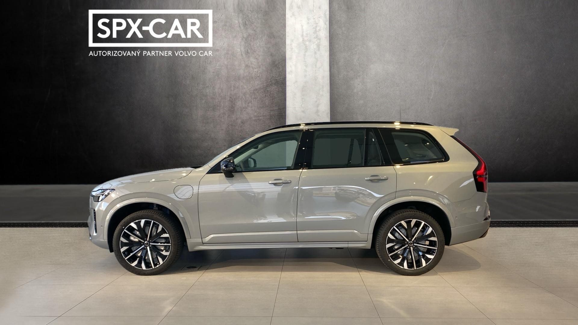 Volvo XC90, PLUS DARK, T8 AWD, 228+107 kW - fotka 3