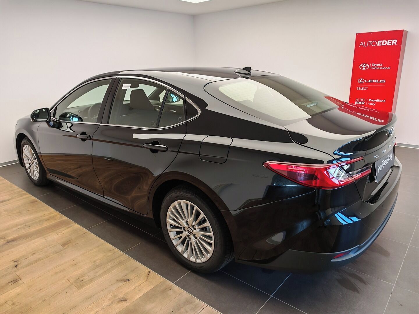 Toyota Camry, 2,5 Hybrid CVT Comfort - fotka 6