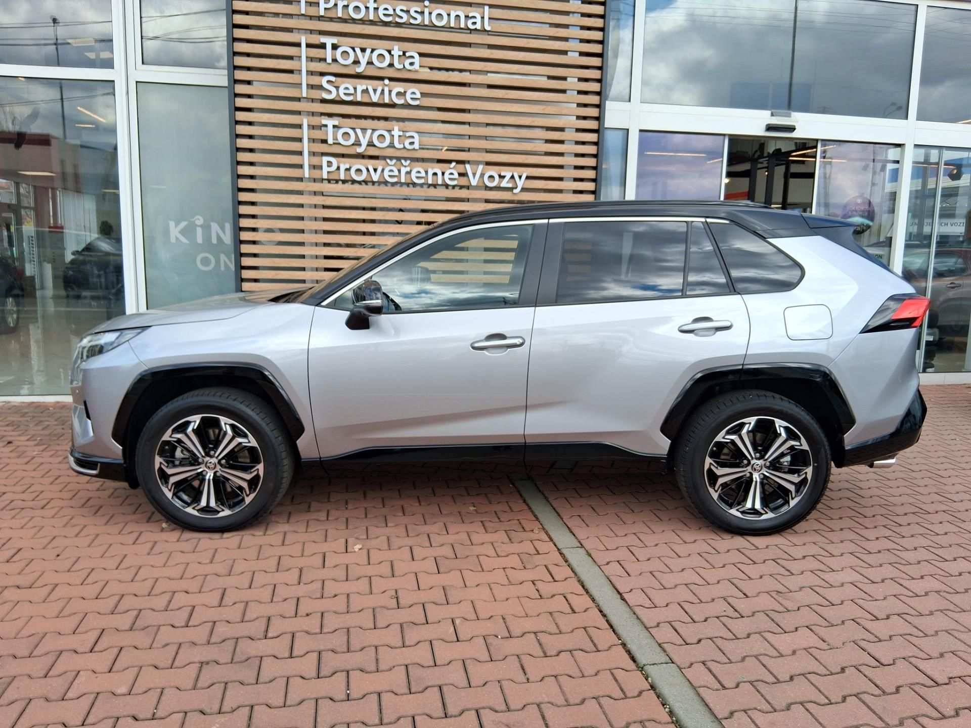 Toyota Rav4, 2,0 PHEV Selection 4x4 - fotka 6