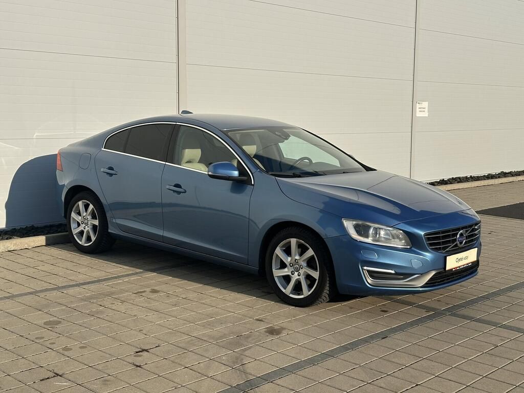 Volvo S60, Momentum 2.4 158 kW - fotka 3