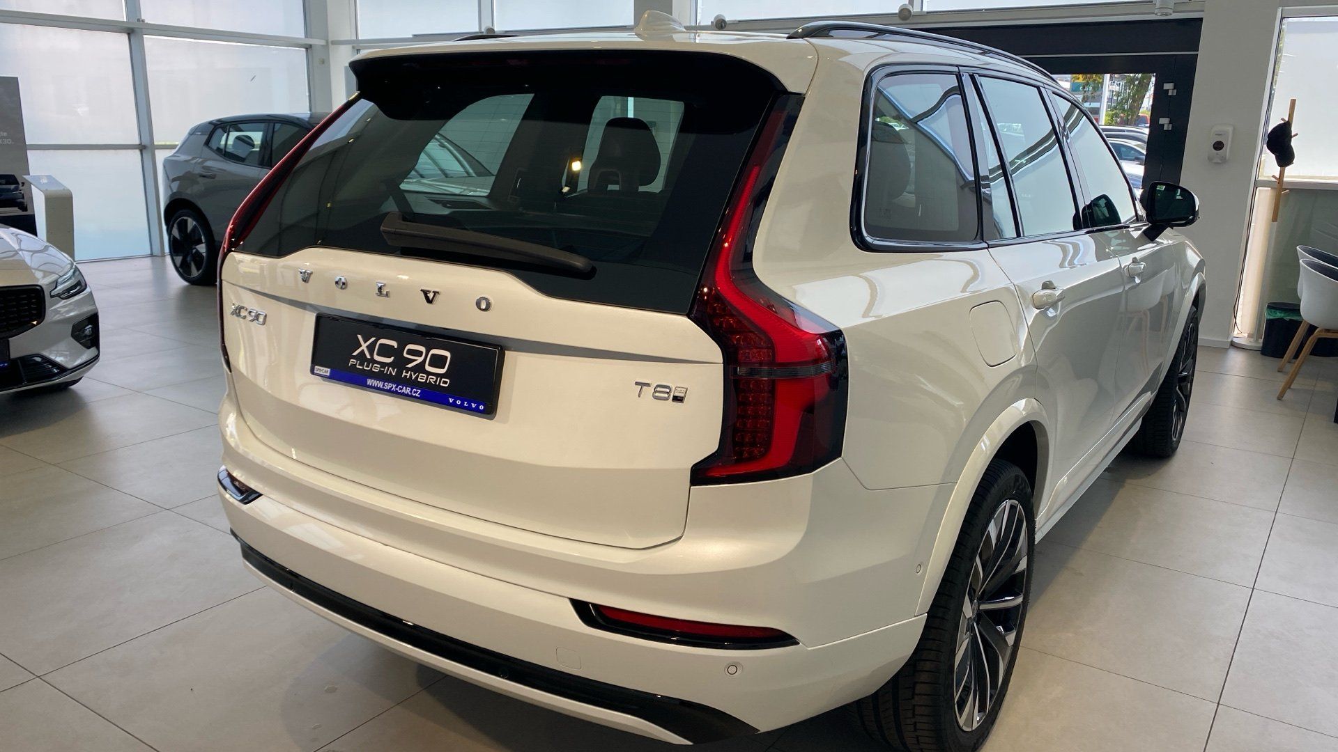 Volvo XC90, ULTRA DARK, B5 AWD, 184+10 kW - fotka 6