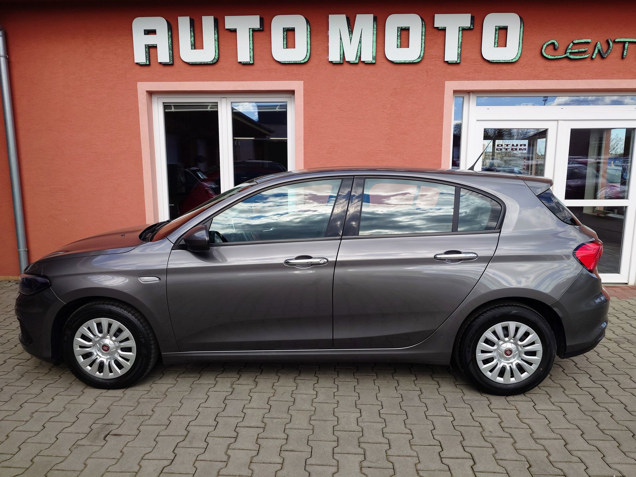 Fiat Tipo, 1.6 JTDM Lounge 88 kW - fotka 2