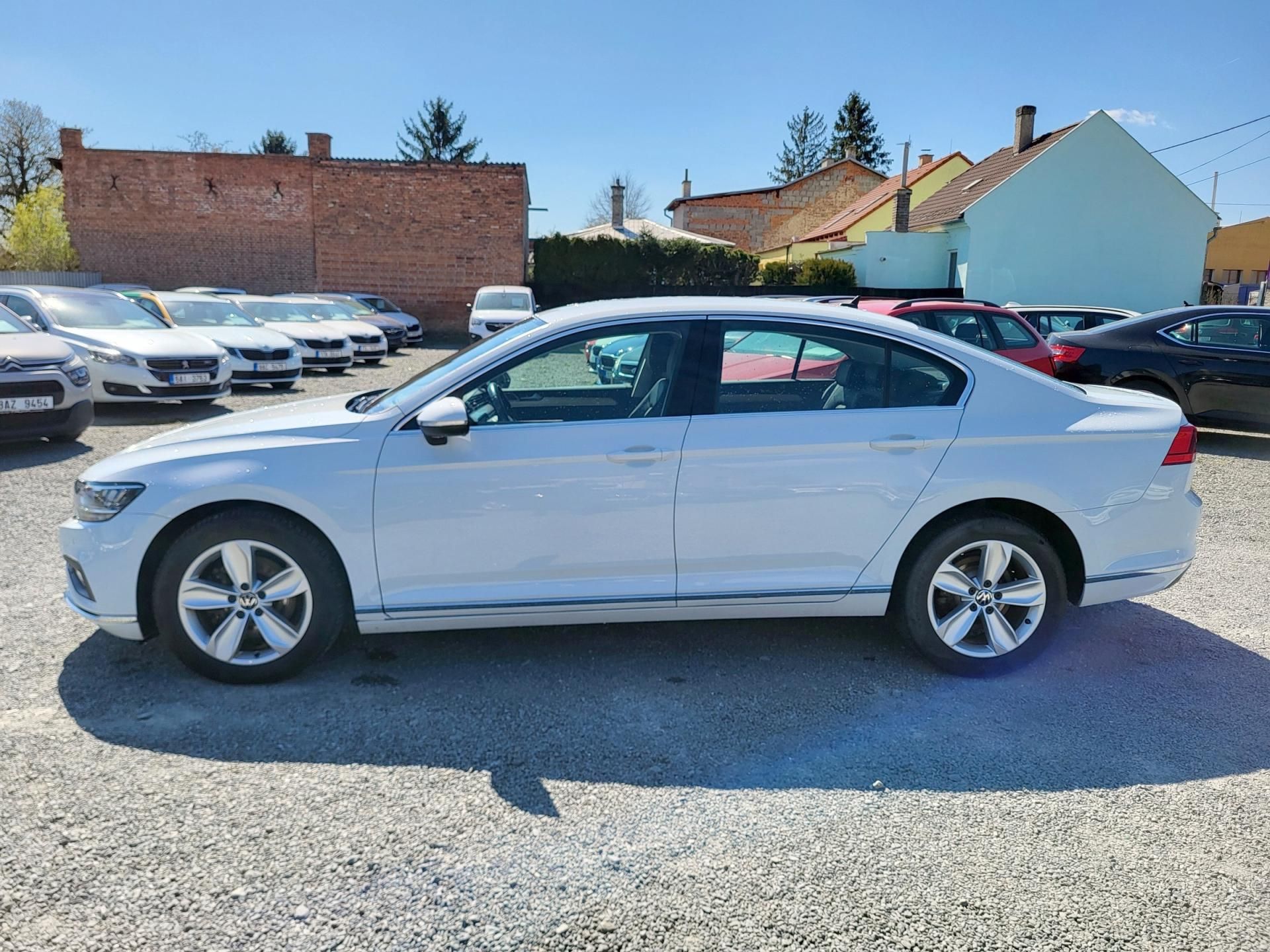 Volkswagen Passat, SEDAN 2.0 TDi ELEGANCE *ČR - fotka 2