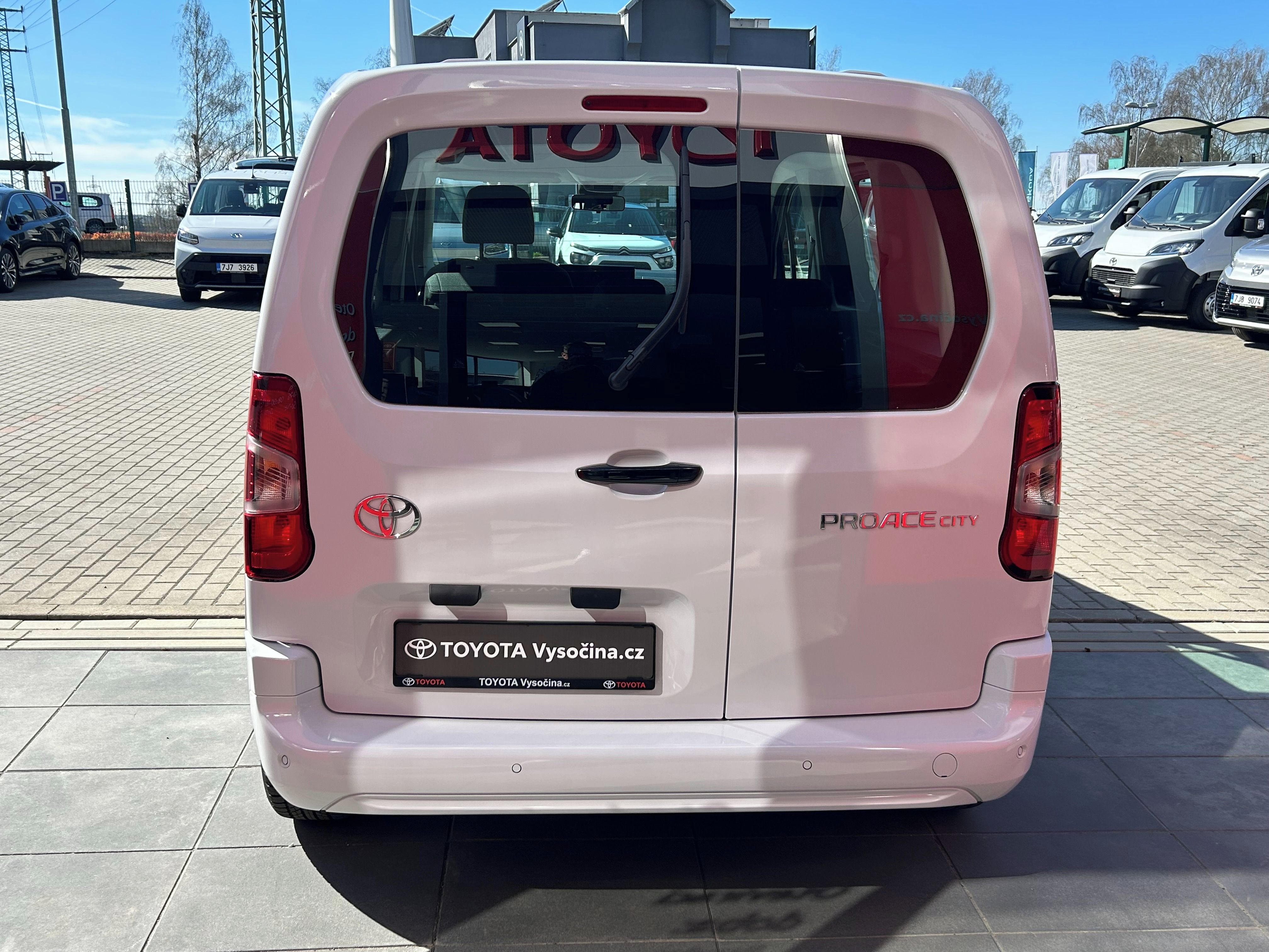 Toyota Proace City Verso, 1,5D 100 PS Short Busines - fotka 6