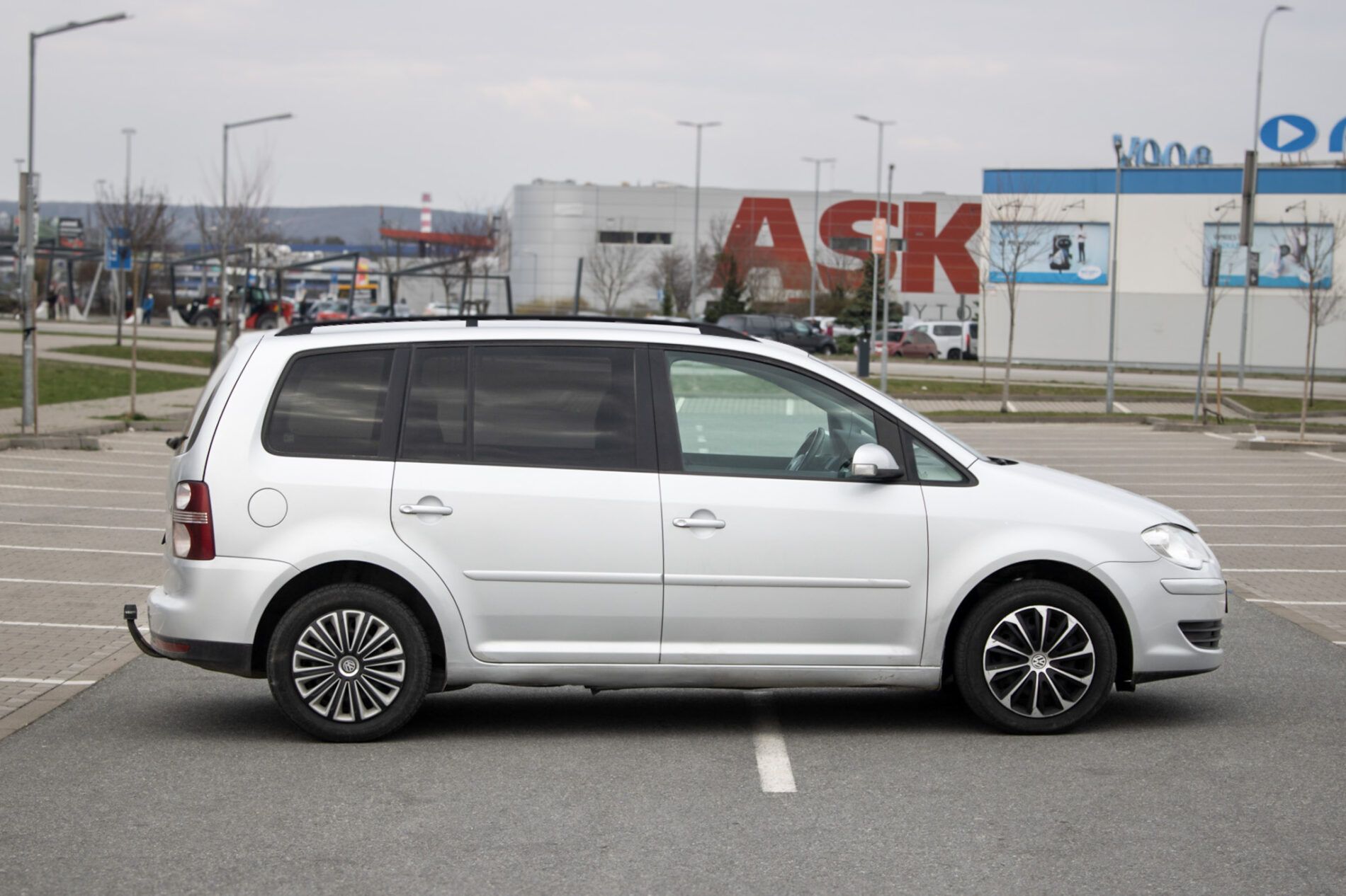 Volkswagen Touran - fotka 4