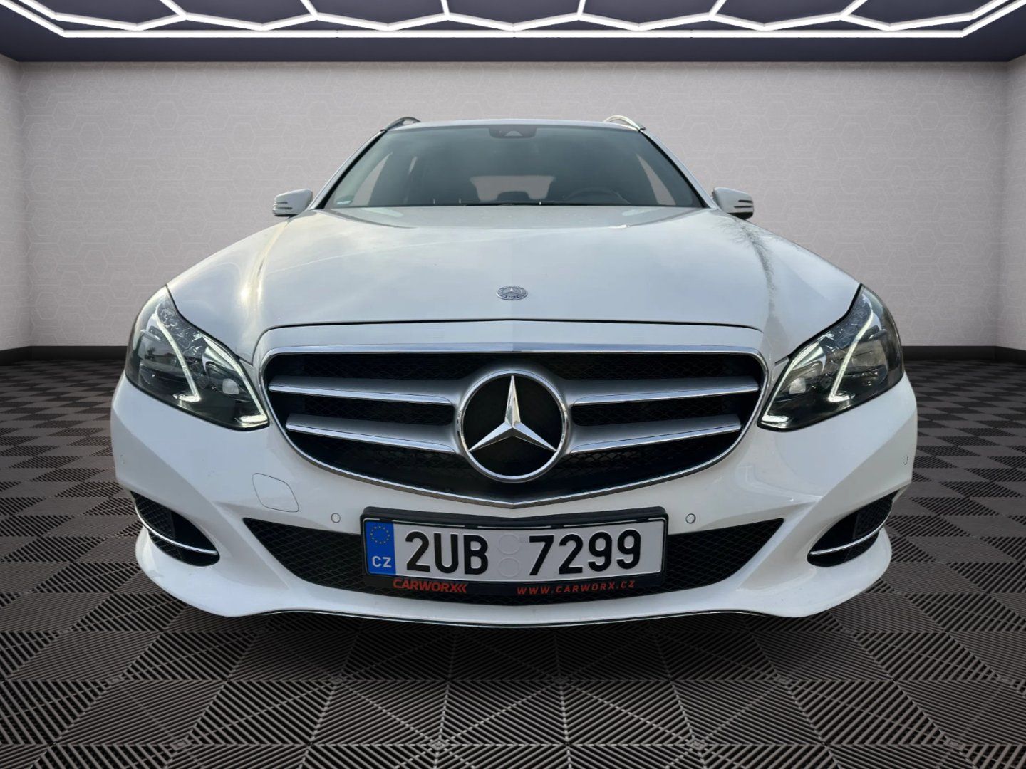 Mercedes-Benz Třídy E, 220Cdi Avantgarde - fotka 2