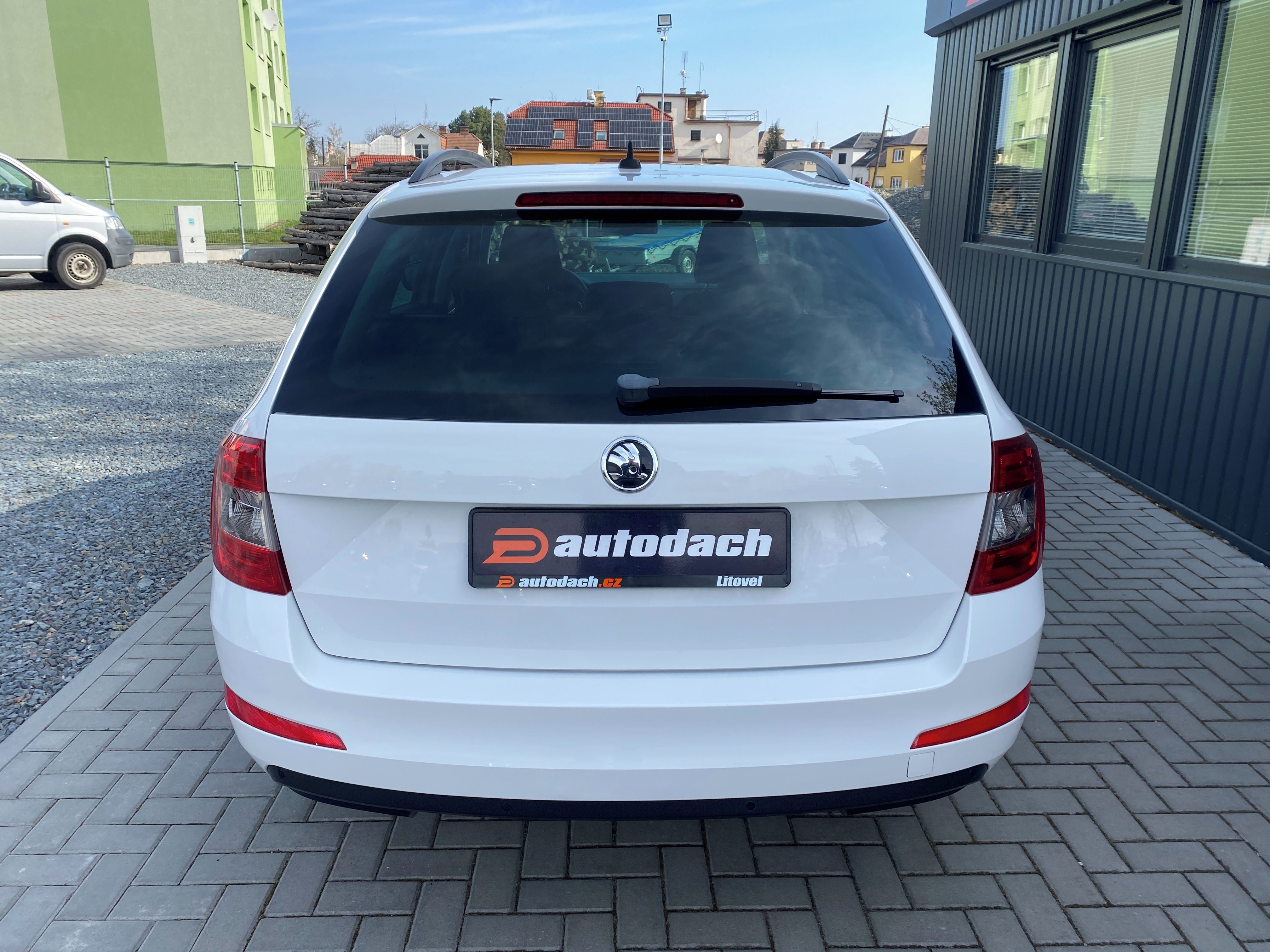 Škoda Octavia, 1.4 TSI - XENON - NAVI - fotka 4