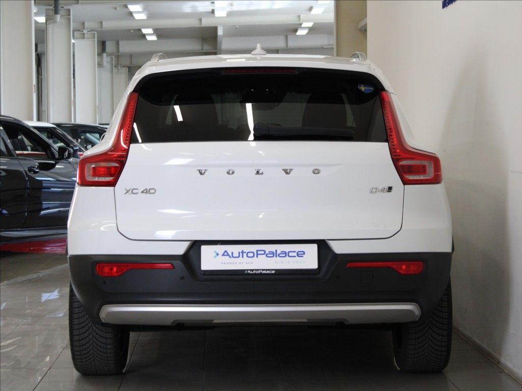 Volvo XC40, 2,0 D4 AWD Mom.PRO Pilot Tažné - fotka 4