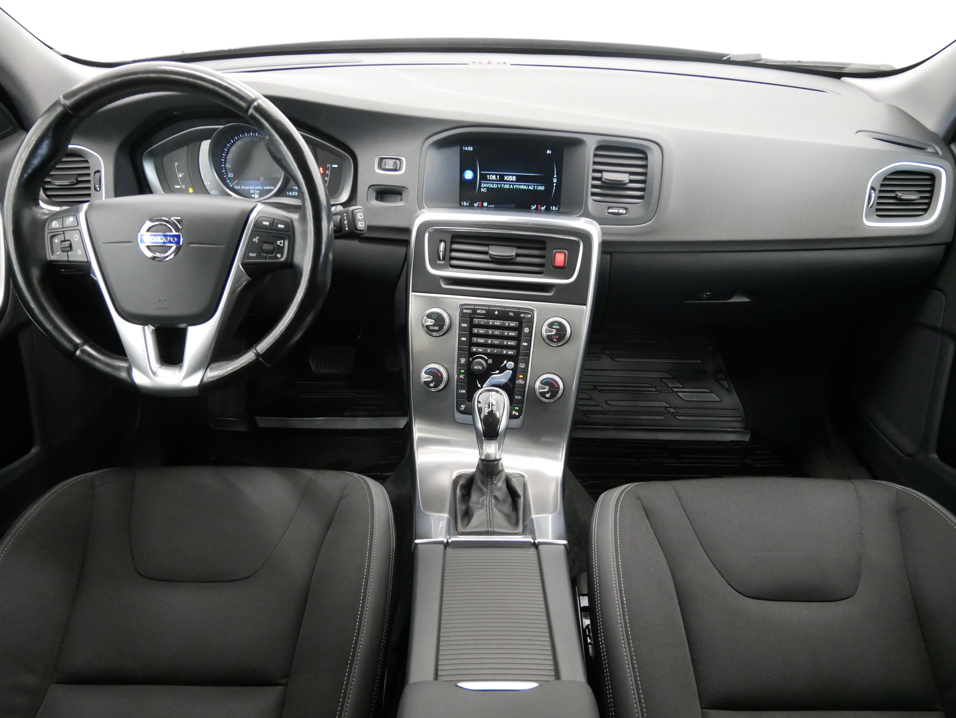Volvo V60, D4 133kW Momentum - fotka 5