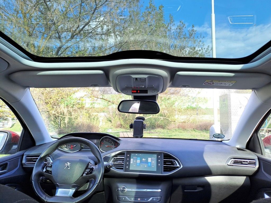 Peugeot 308, 1.2, 96kW, servisováno - fotka 6